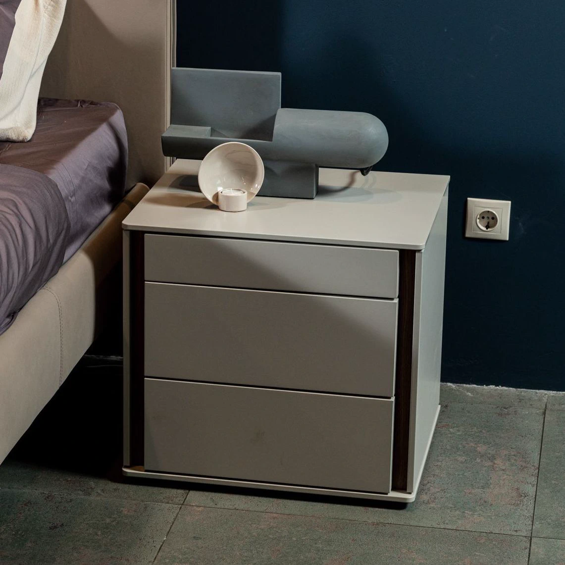 Прикроватная тумбочка Multi Vidre Silk Grey Lacquer — Hulsta, массив дерева