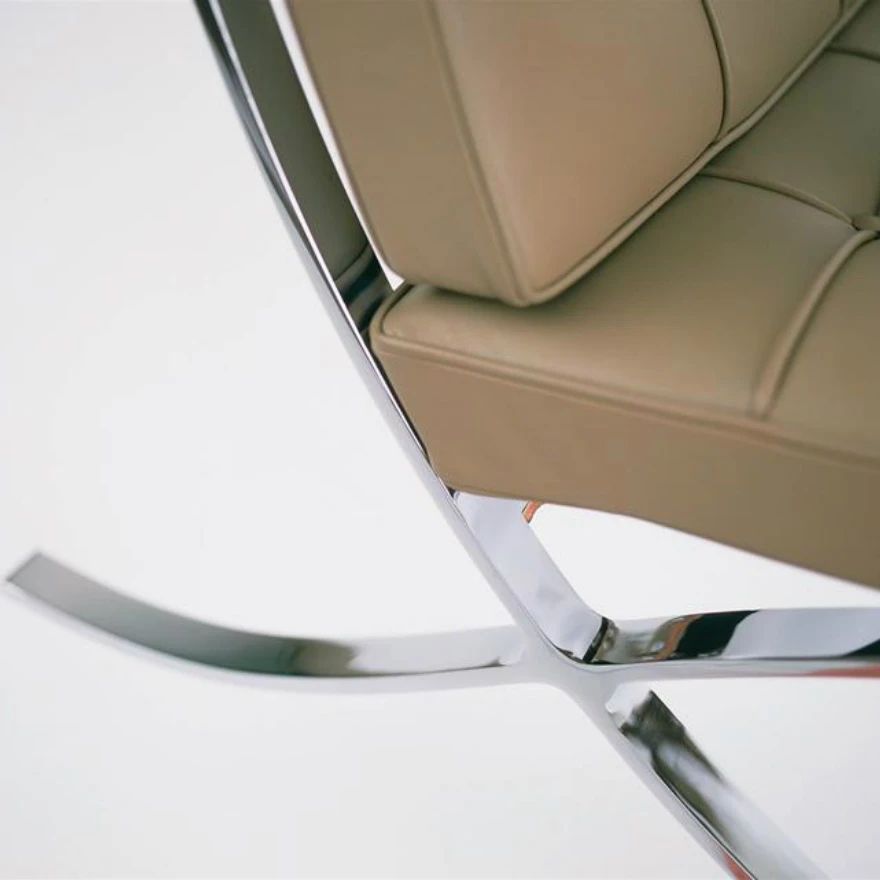 Каркас и наполнение: металл. Современный дизайн Кресло Barcelona Chair — Knoll, кожа, фото 4