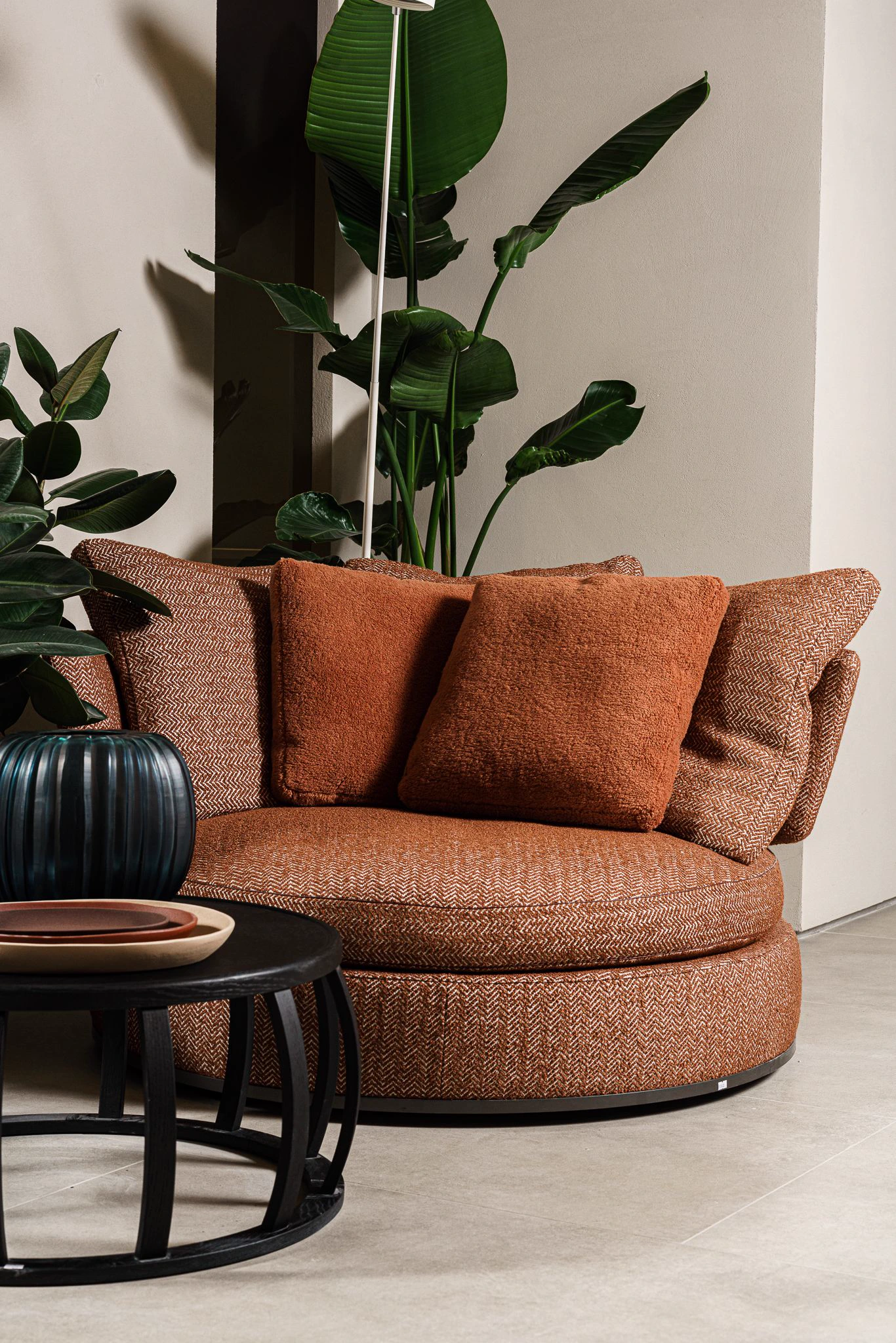 Диван с подушками Amoenus Soft Losana 370 — Maxalto, кожа, фото 3