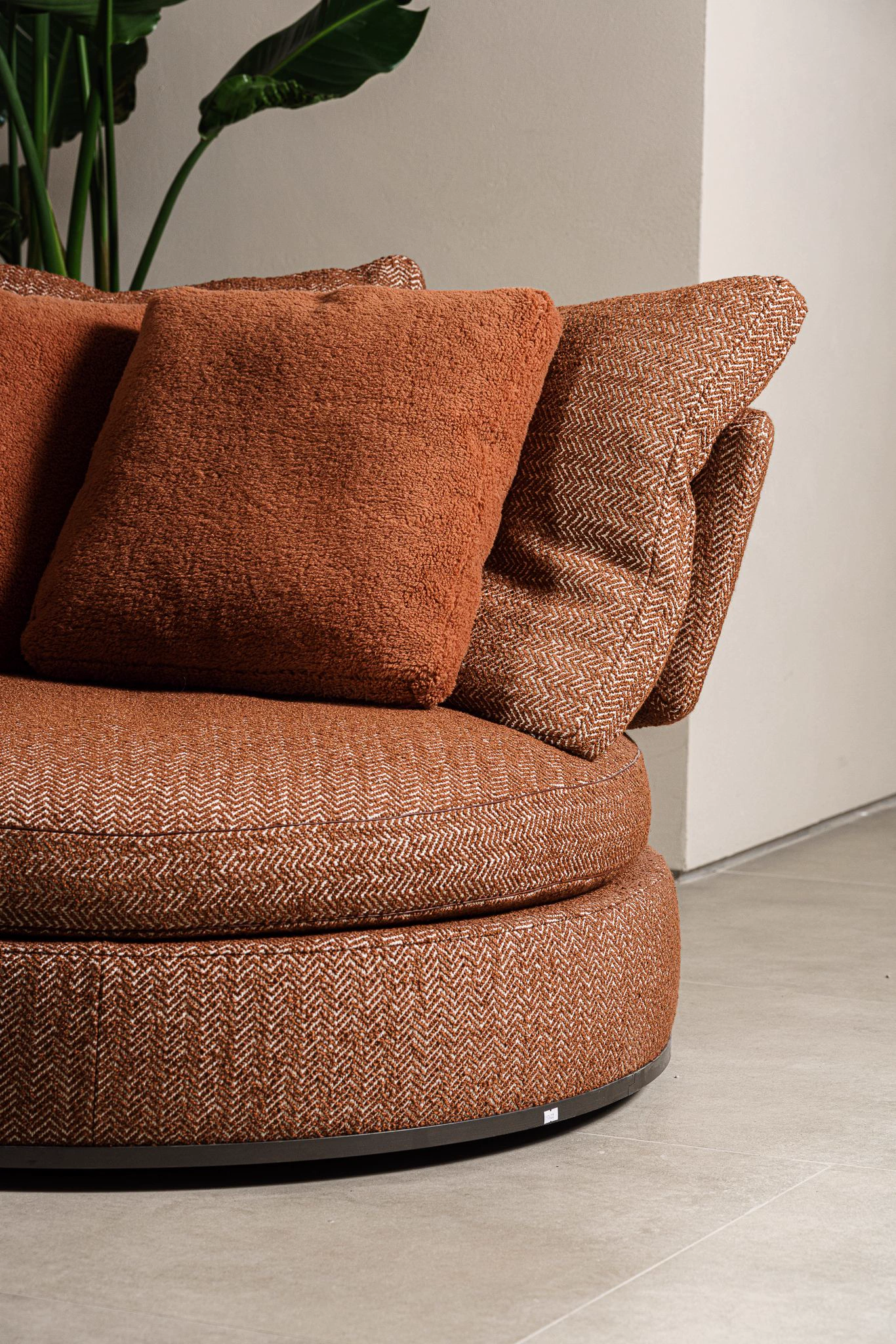 Диван с подушками Amoenus Soft Losana 370 — Maxalto, кожа, фото 4