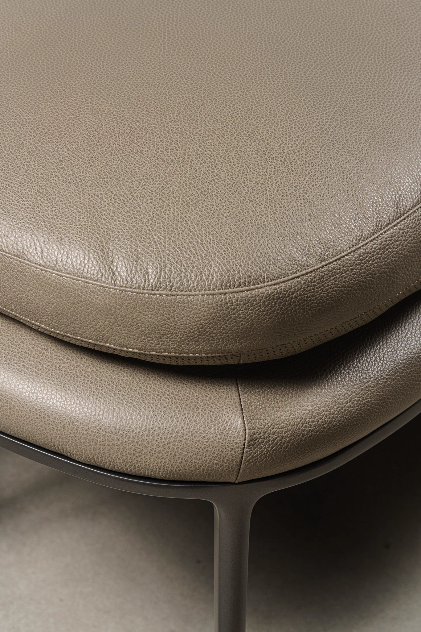 Банкетка Caratos — Maxalto, кожа, фото 3