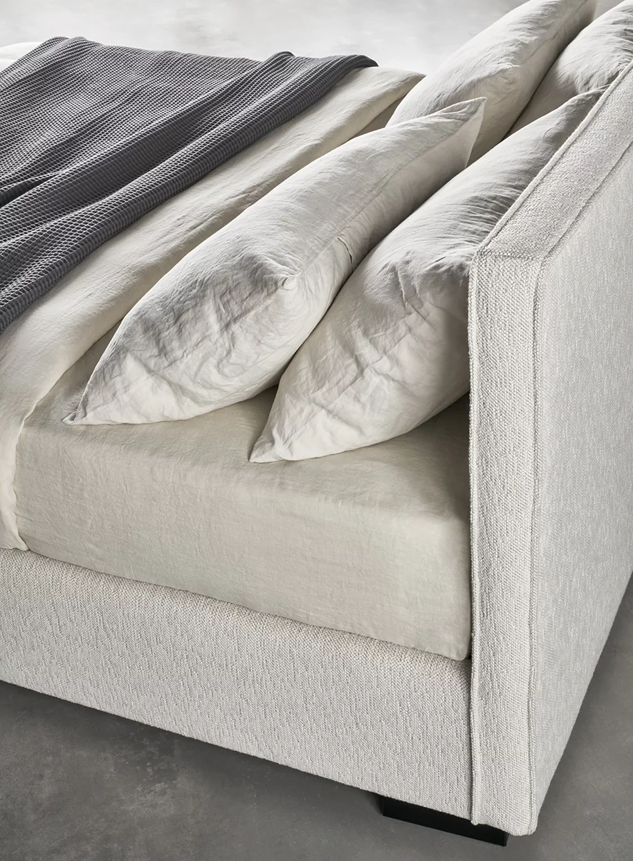 Кровать без решетки Stone 200*200 Brema 05 — Meridiani, кожа, фото 3