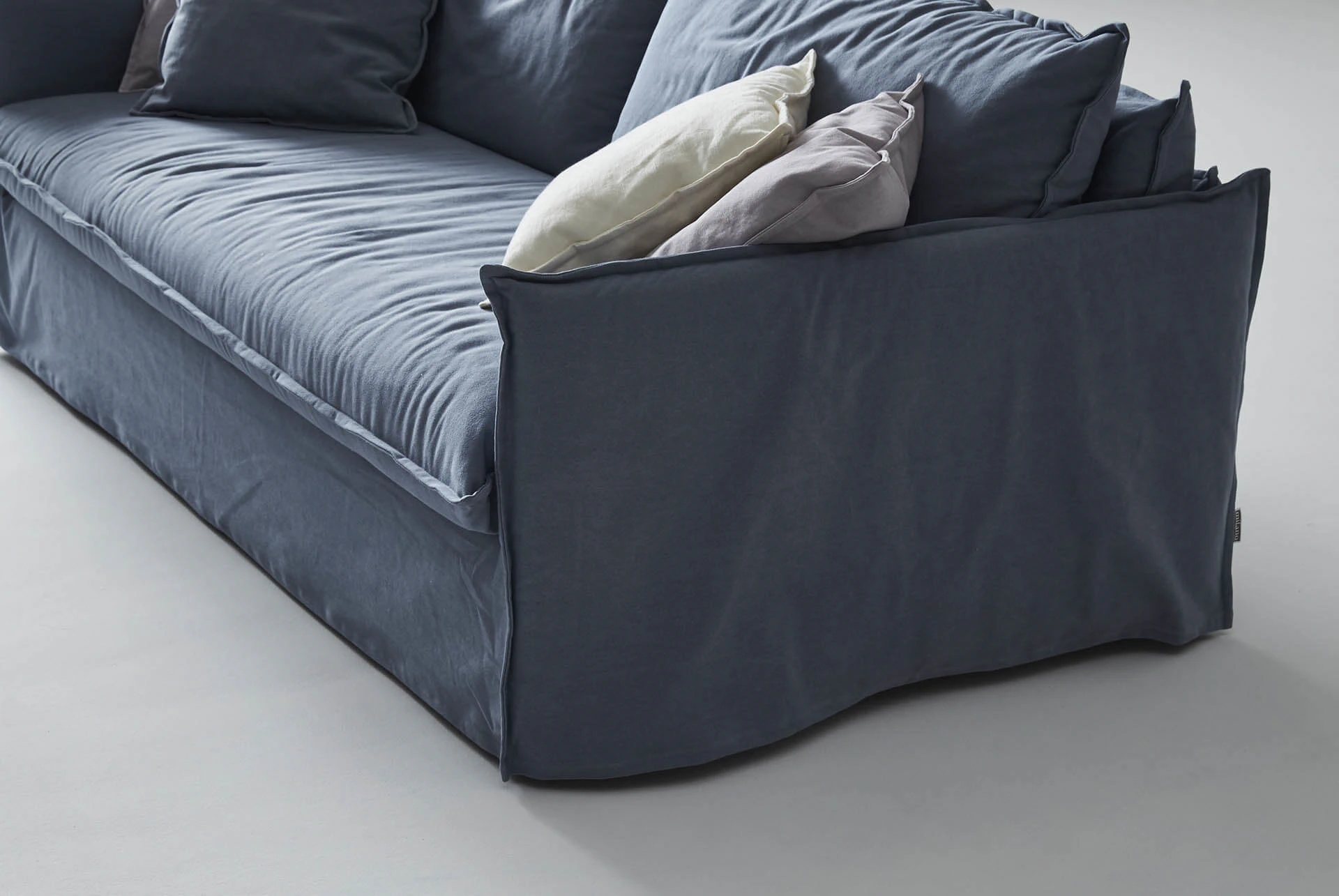 Каркас и наполнение: дерево, пенополиуретан. Современный дизайн Диван Clarke XL — Milano Bedding, ткань, фото 3