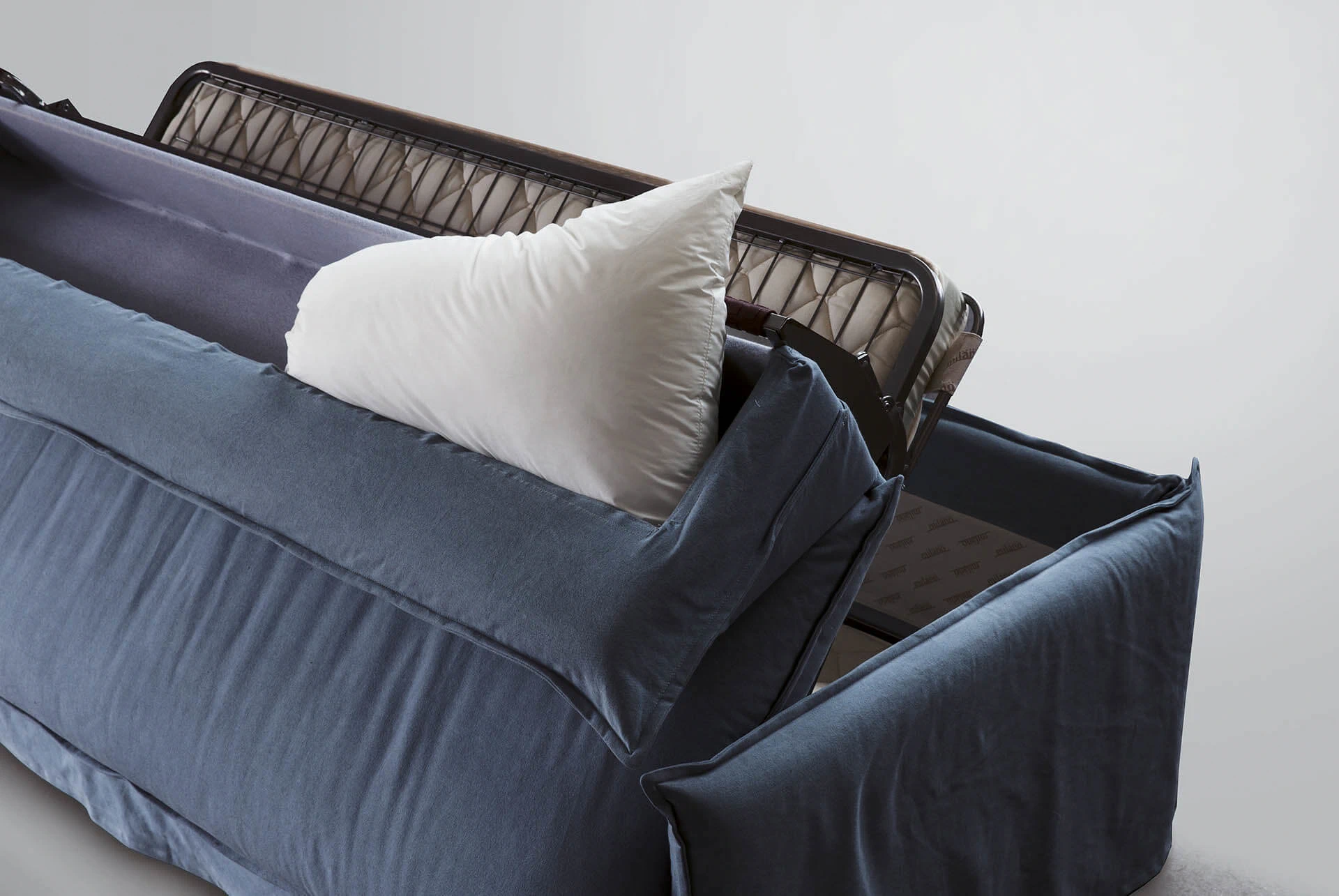 Каркас и наполнение: дерево, пенополиуретан. Современный дизайн Диван Clarke XL — Milano Bedding, ткань, фото 4