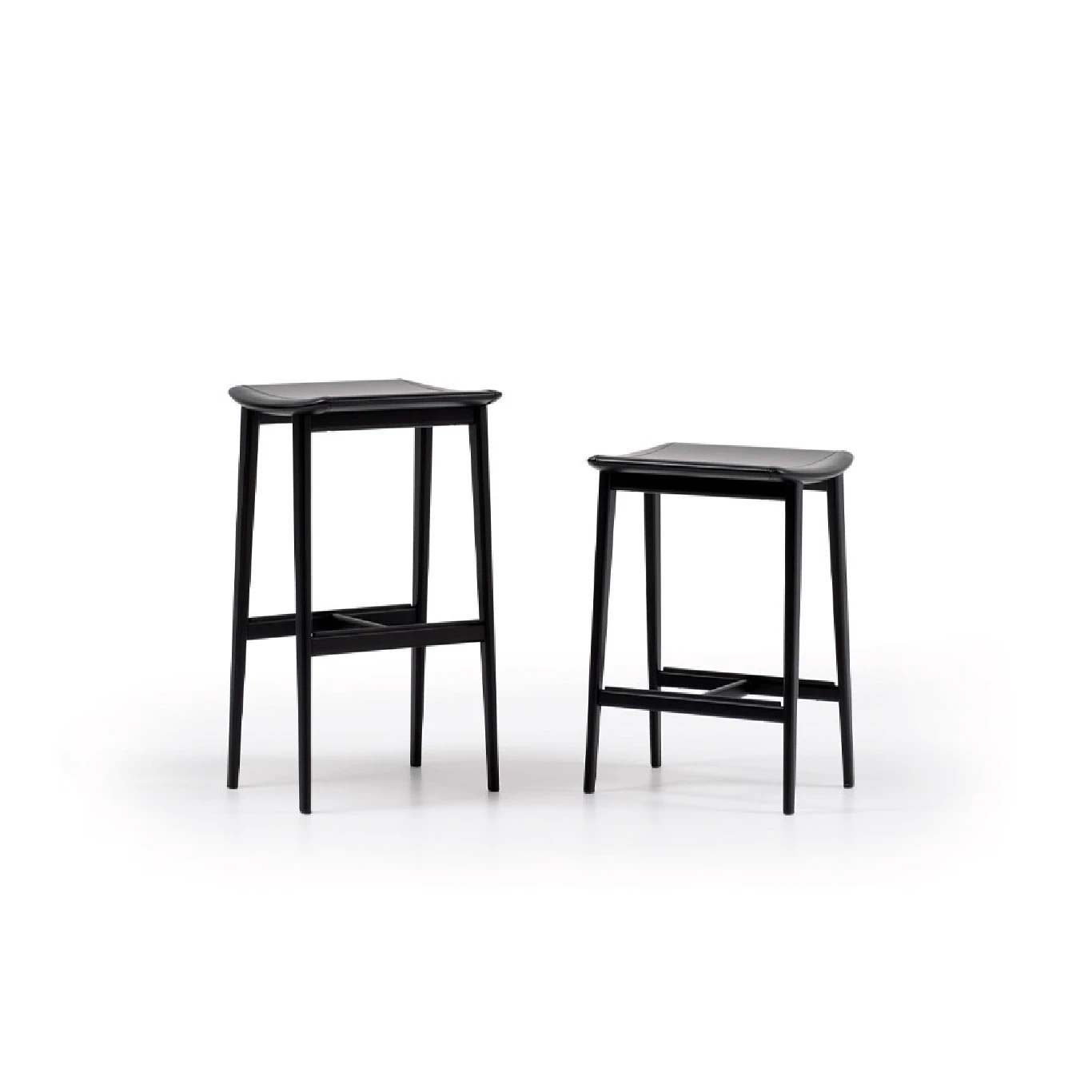 Каркас и наполнение: металл. Современный дизайн Барный стул Fynn "Stool" — Minotti, кожа