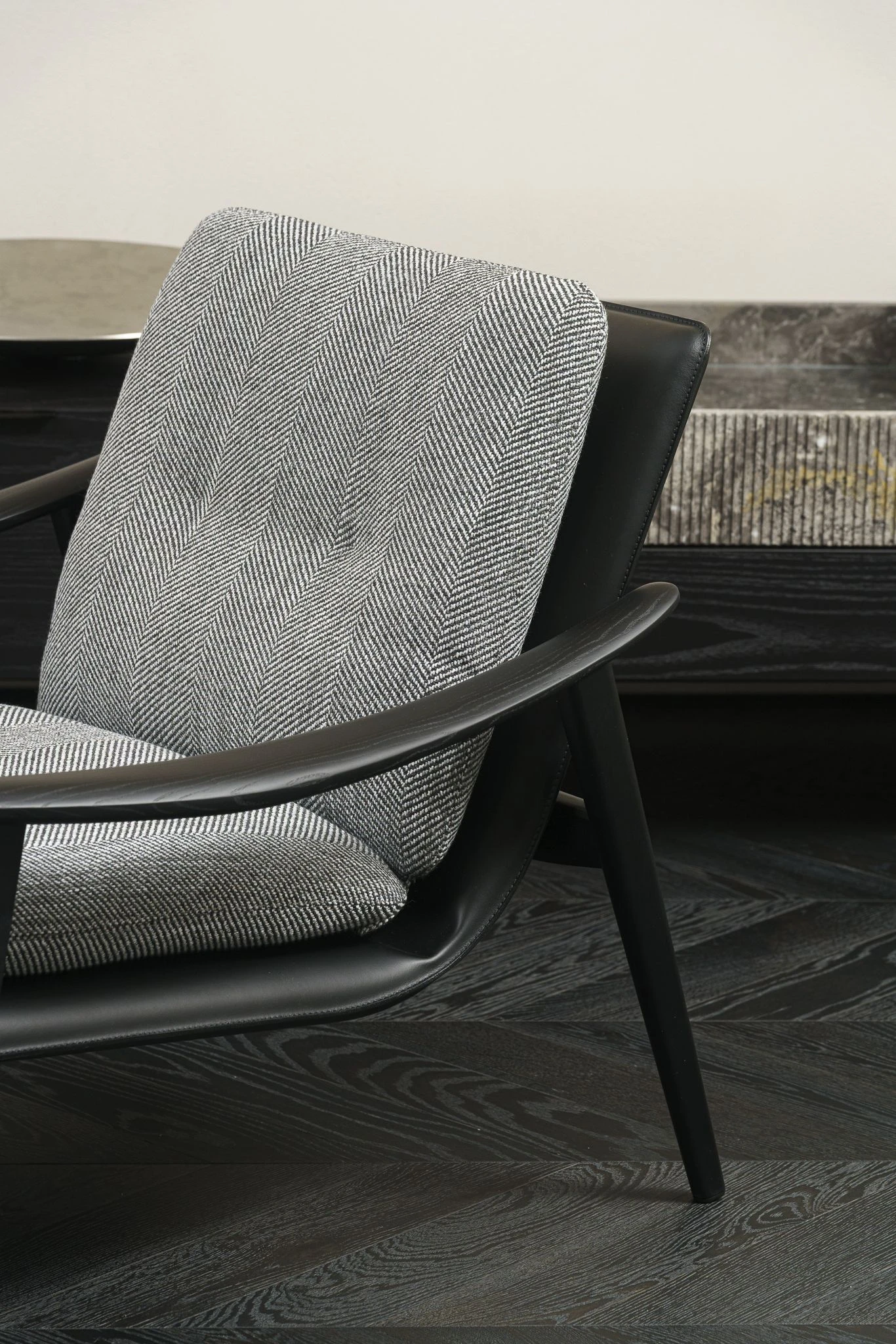Кресло Fynn Twill lafge Grafite — Minotti, кожа, фото 4