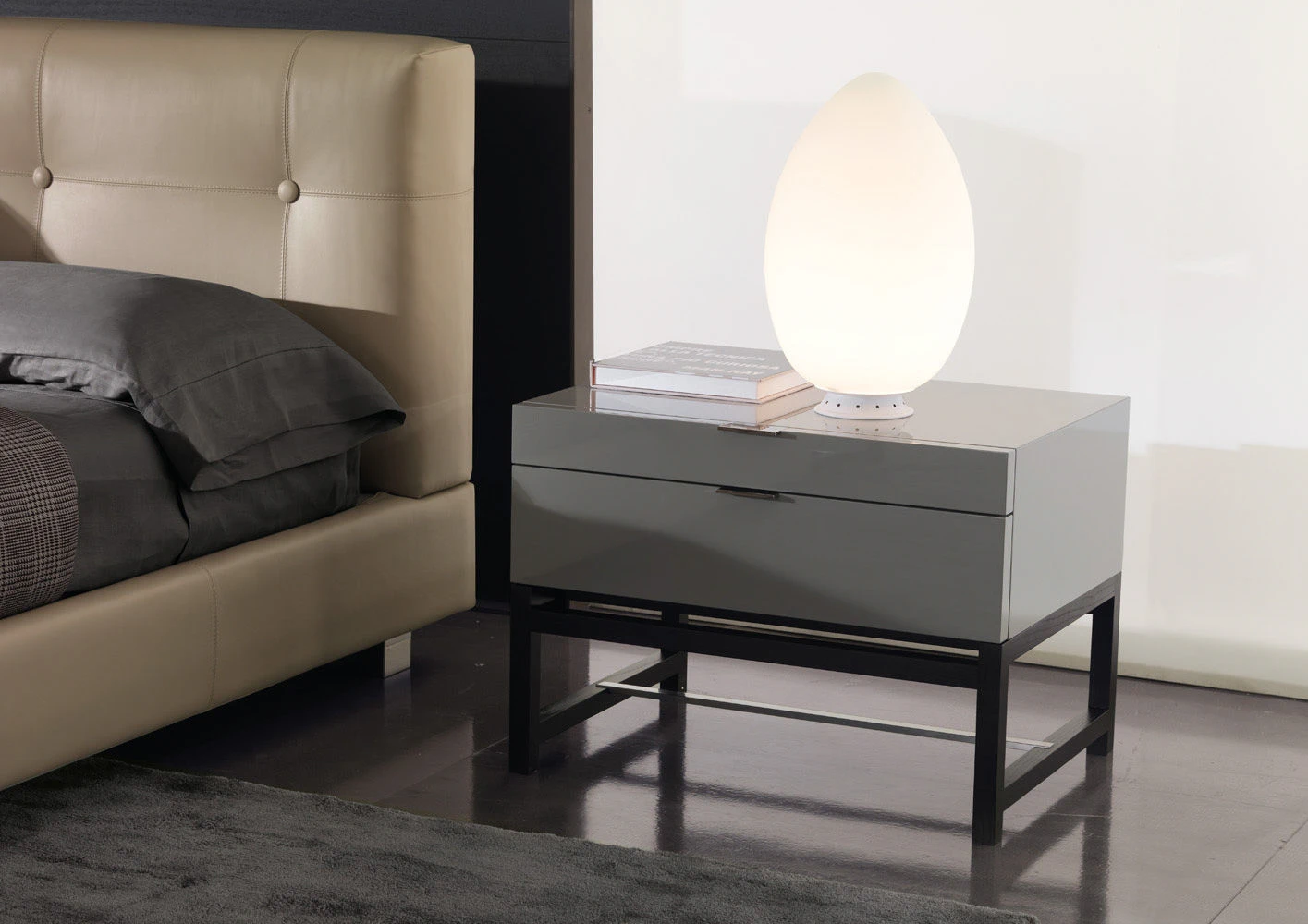 Каркас и наполнение: металл. Современный дизайн Прикроватная тумбочка Harvey "Night Storage Unit" — Minotti, металл, фото 2