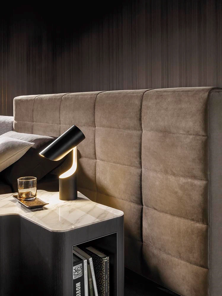 Каркас и наполнение: металл. Современный дизайн Кровать Lawrence Bed — Minotti, кожа, фото 5