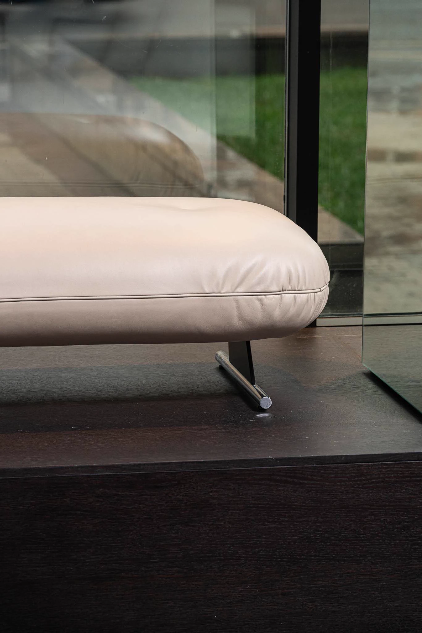 Банкетка Libra Leather Carmel Avorio — Minotti, кожа, фото 2