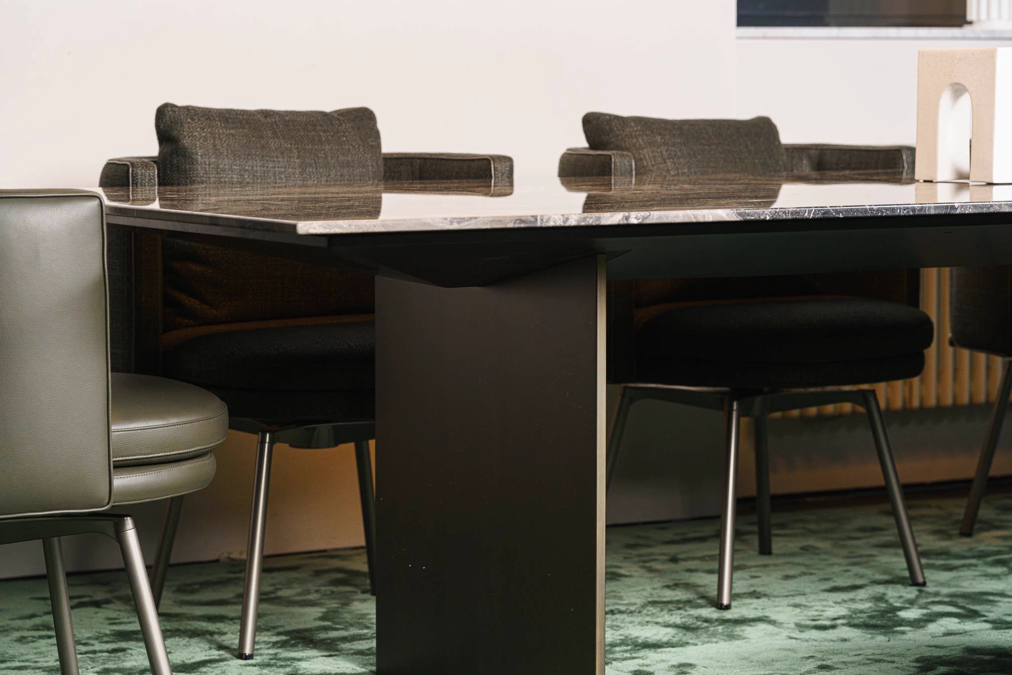 Каркас и наполнение: дерево, металл. Современный дизайн Стол Linha Grey orobic marble — Minotti, мрамор, фото 5