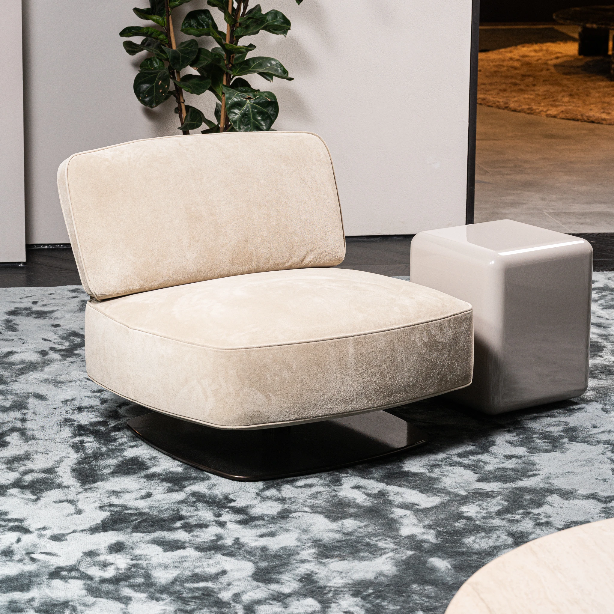 Кресло Saki Big suк Avorio — Minotti, кожа