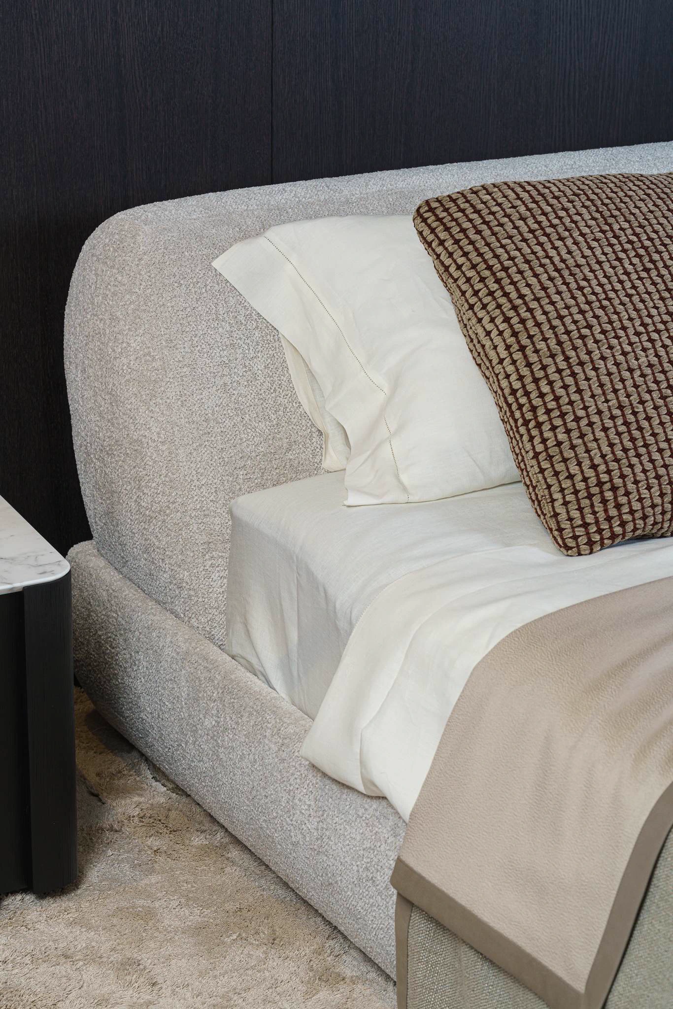 Кровать Supermoon Teddy Sabbia — Minotti, кожа, фото 4