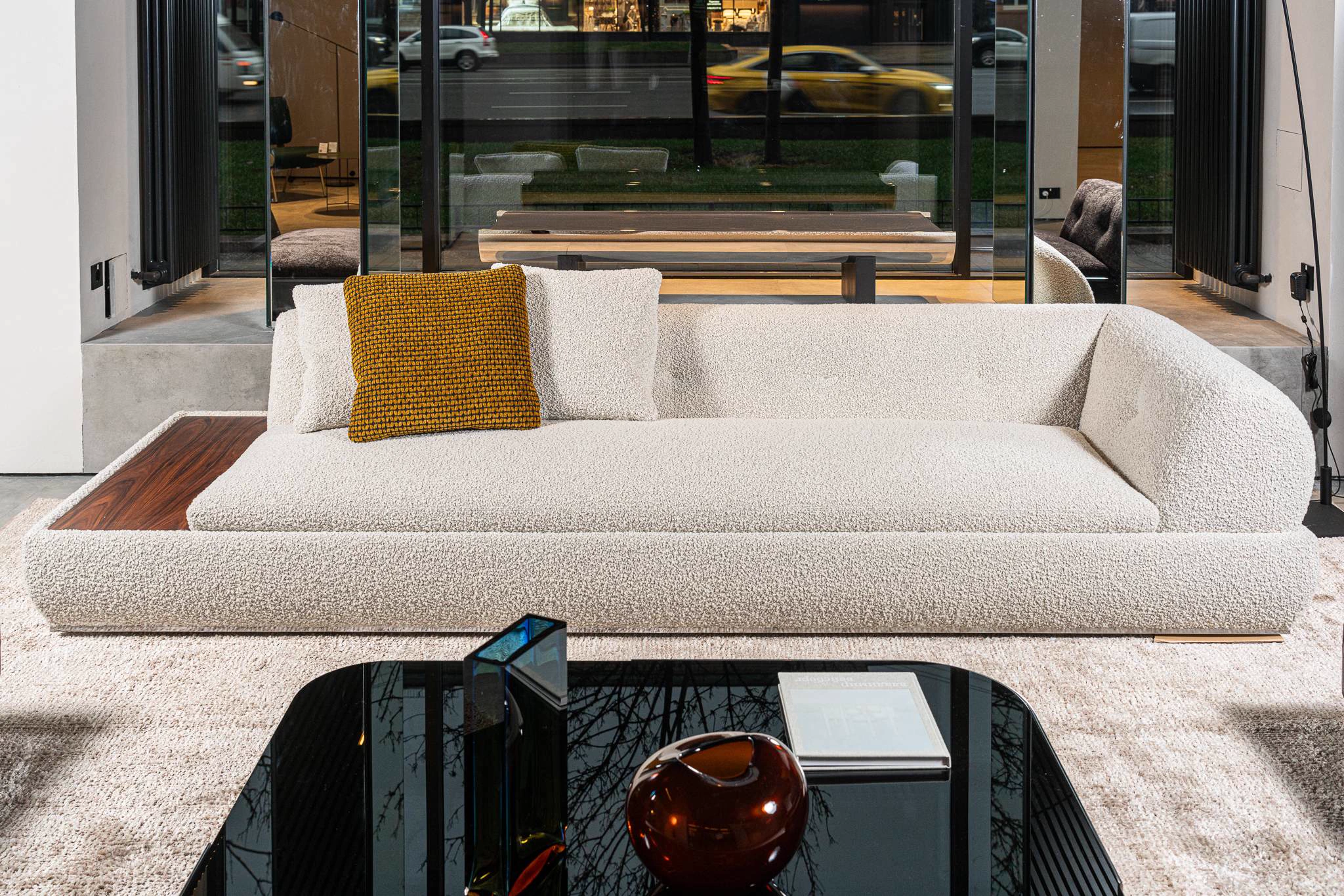 Диван со столиком Supermoon — Minotti, кожа, фото 2