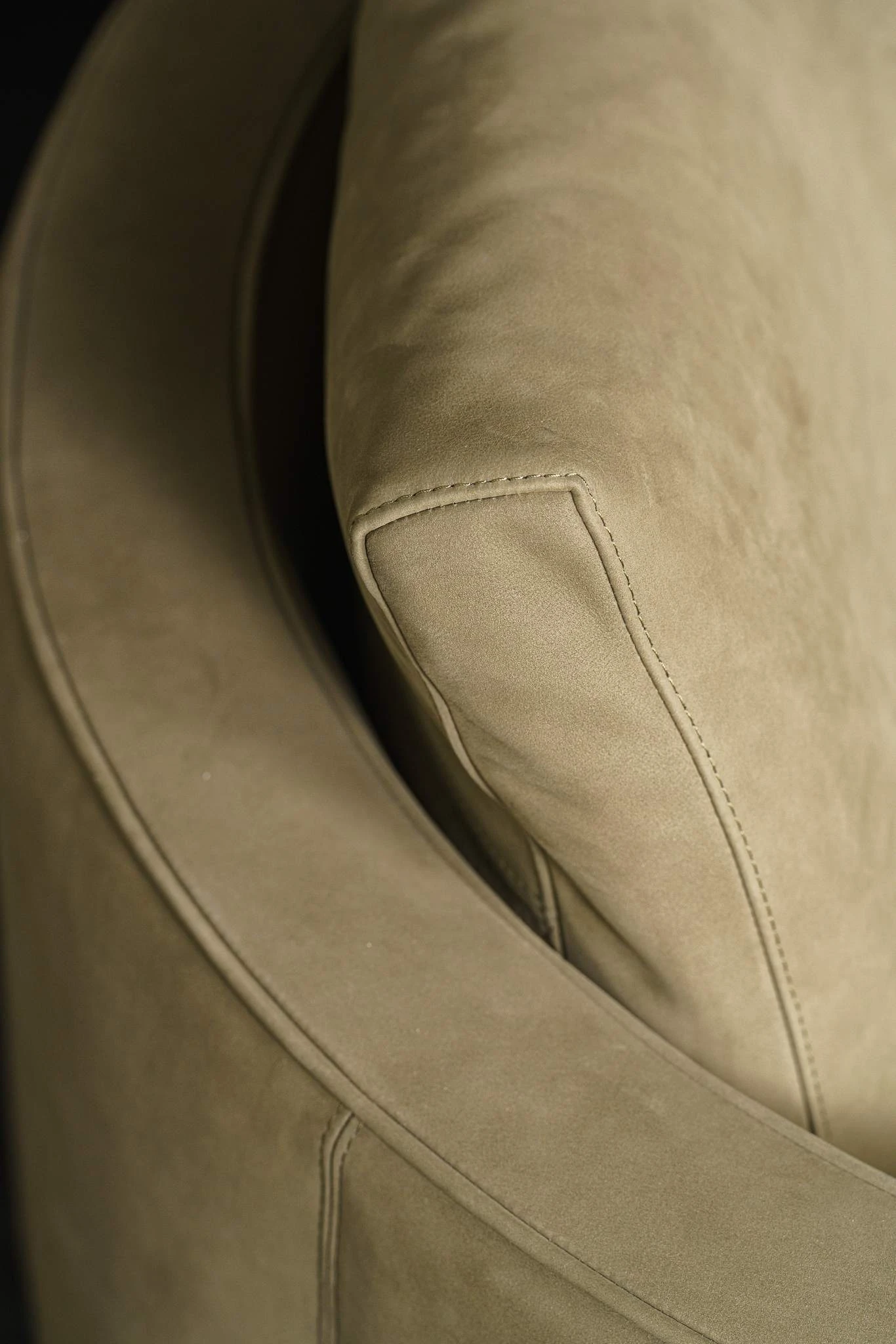 Кресло Torii Bold Swivel Oliva — Minotti, нубук, фото 6