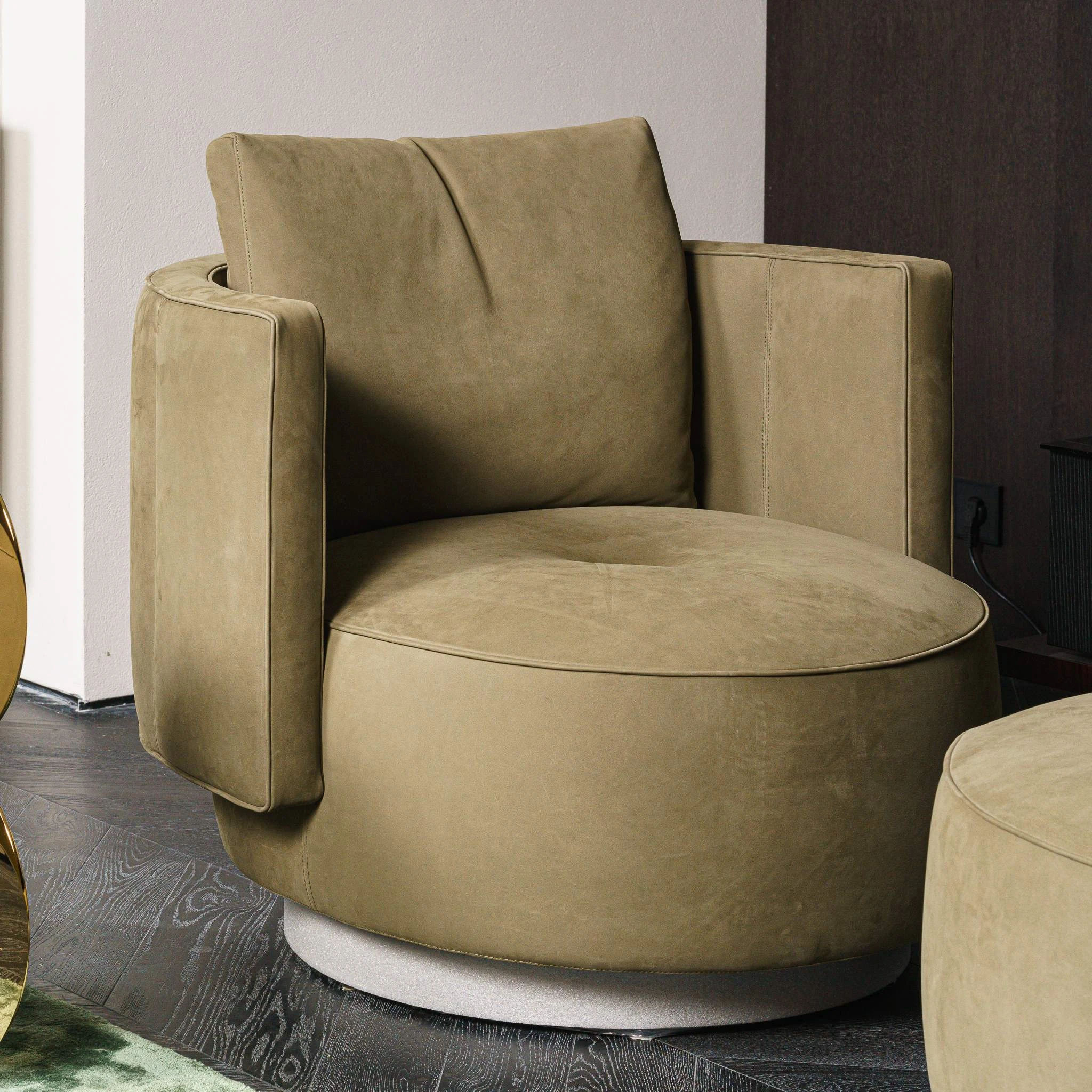 Кресло Torii Bold Swivel Oliva — Minotti, нубук