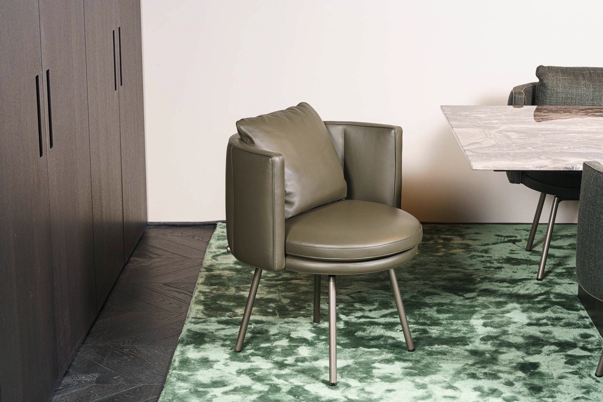 Стул обеденный Torii Swivel Muschio Leather — Minotti, нубук, фото 2