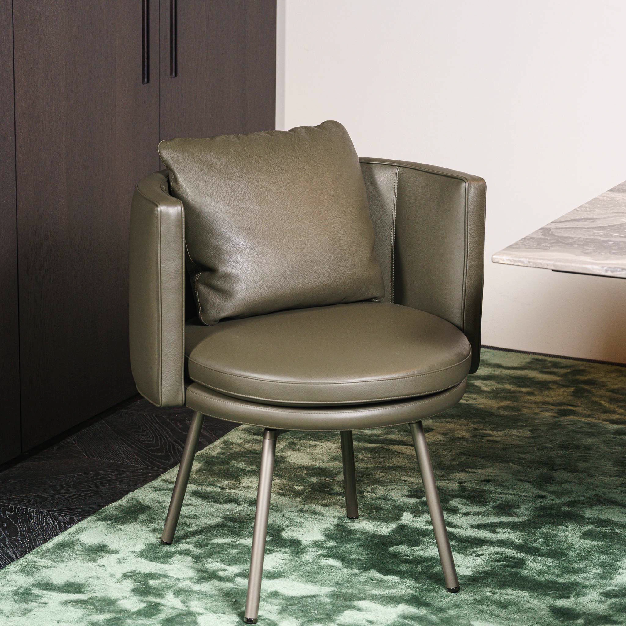 Стул обеденный Torii Swivel Muschio Leather — Minotti, нубук