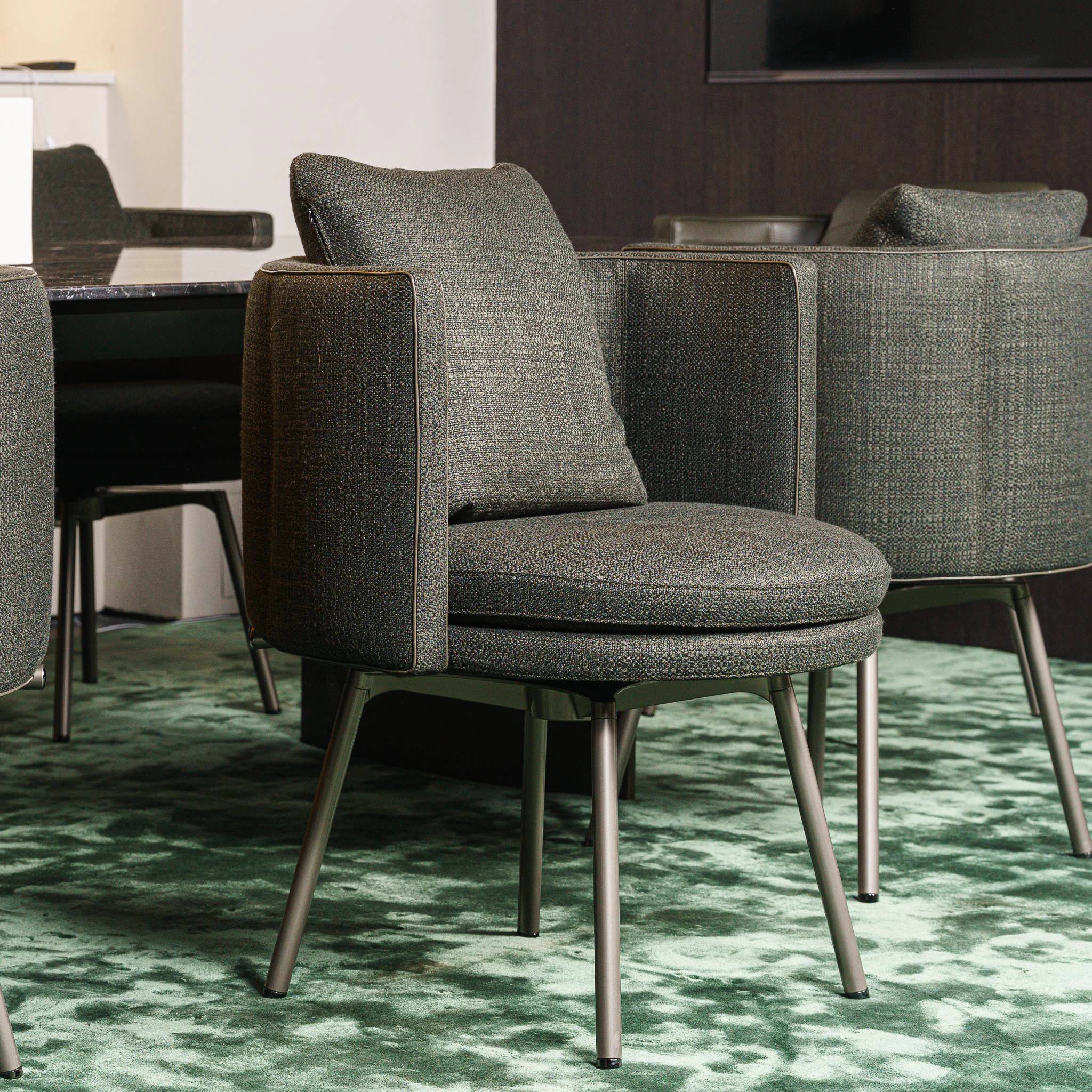 Стул обеденный Torii Swivel Muschio — Minotti, ткань