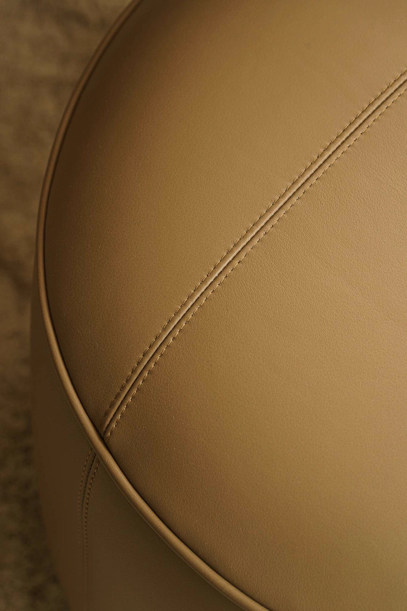 Пуф Yves Round boston leather 13 Deserto — Minotti, кожа, фото 6