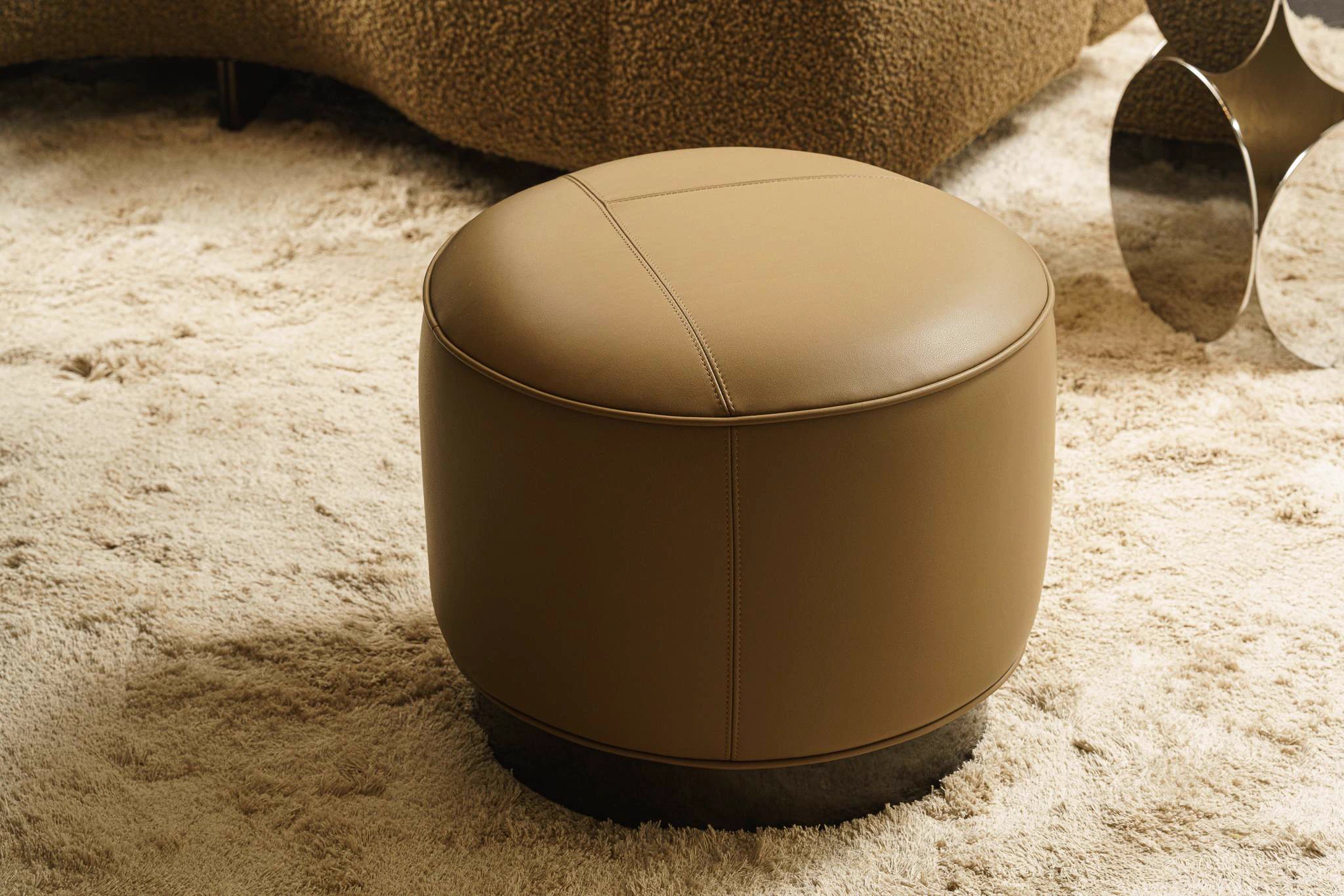 Пуф Yves Round boston leather 13 Deserto — Minotti, кожа