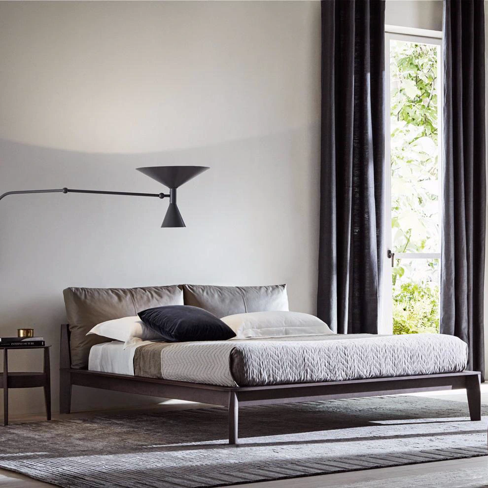 Кровать с мягким изголовьем Wish — Molteni & C, кожа