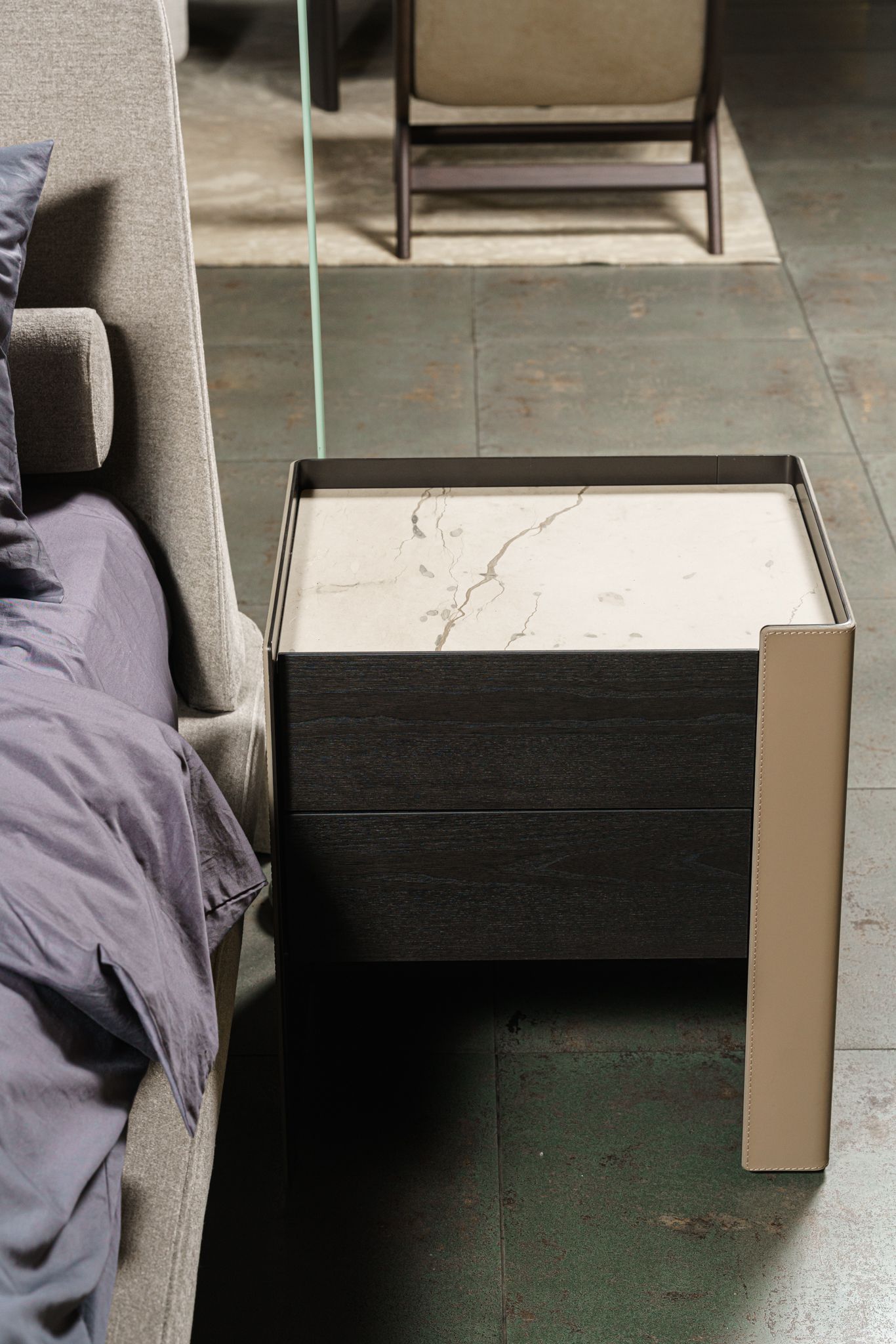 Прикроватная тумбочка Chloe Zecevo Marble — Poliform, кожа, фото 4