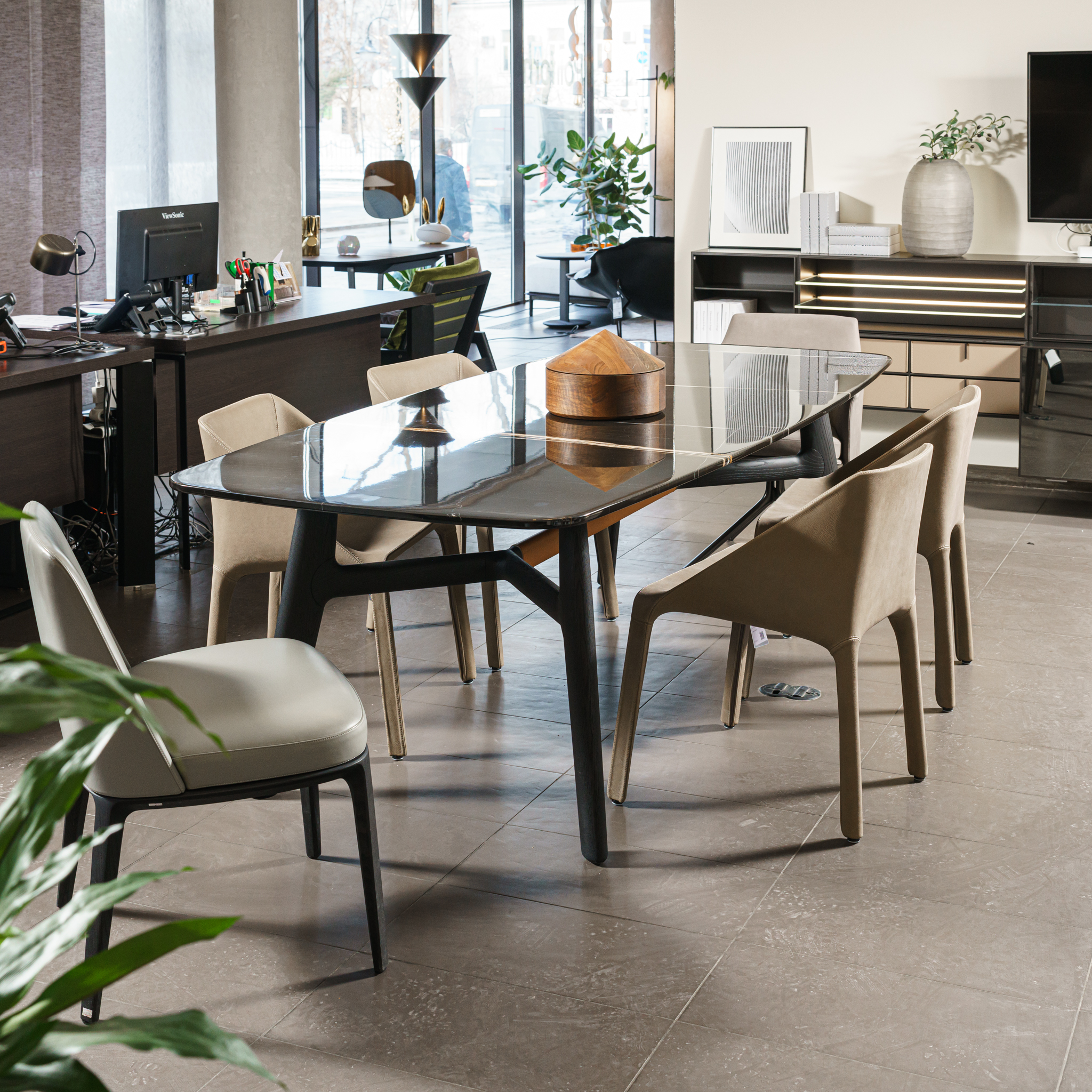 Стол Curve Sahara Noir — Poliform, кожа, фото 2