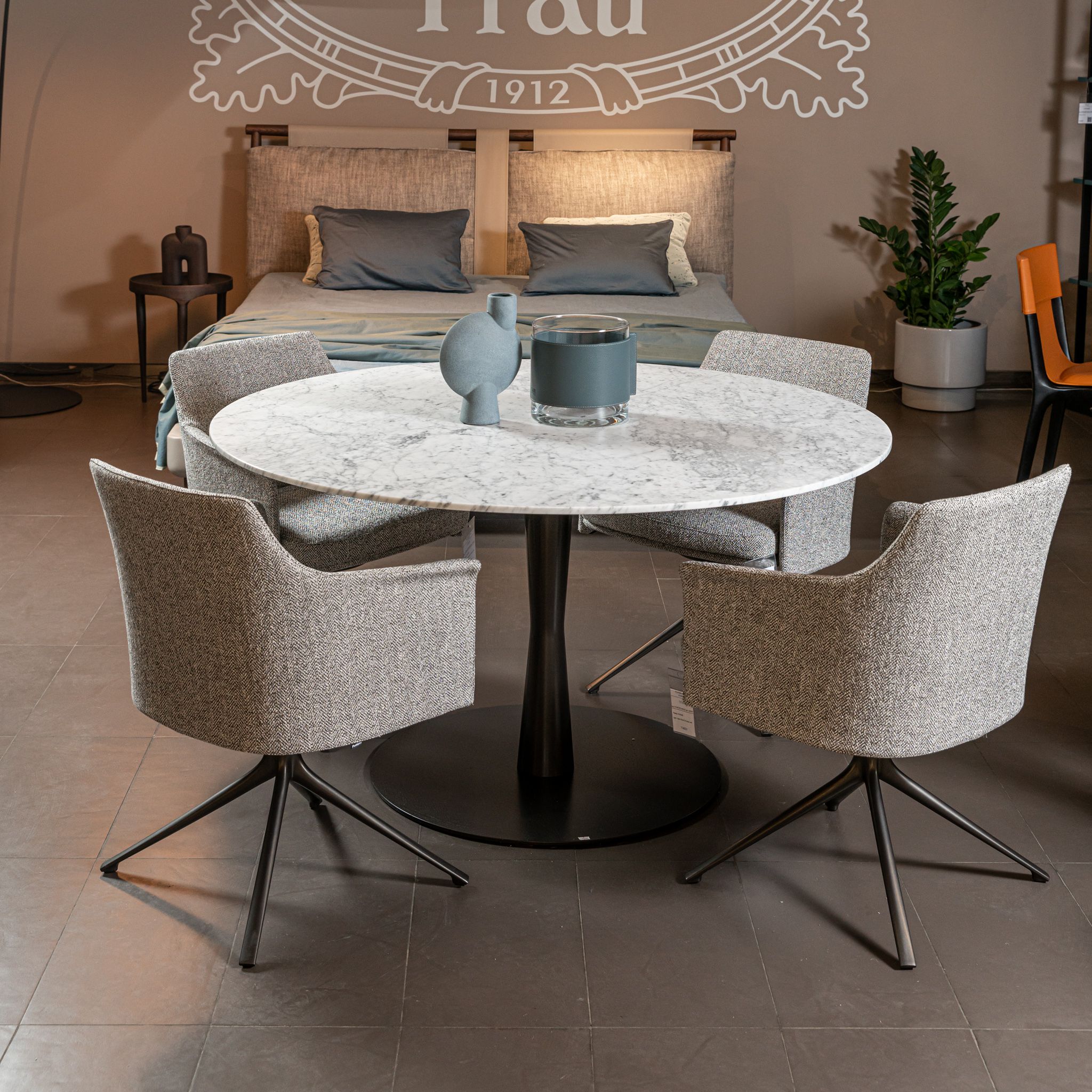 Стол Flute Carrara gloss 125 — Poliform, мрамор, фото 3