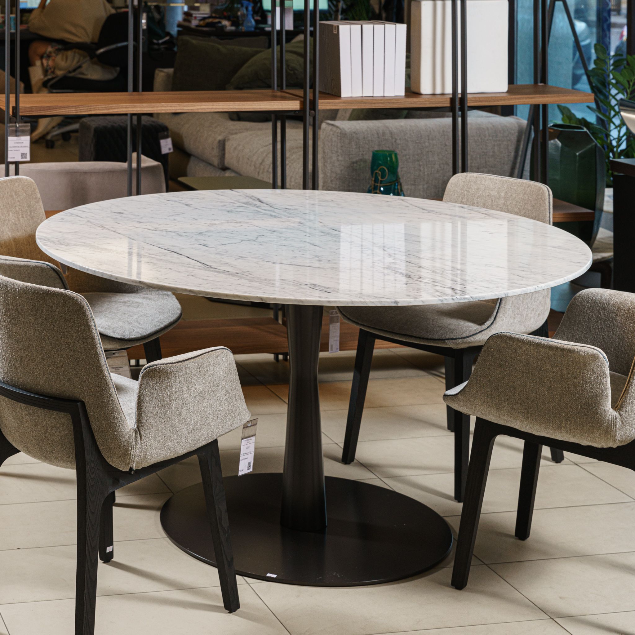 Стол Flute Carrara gloss 140 — Poliform, мрамор, фото 2