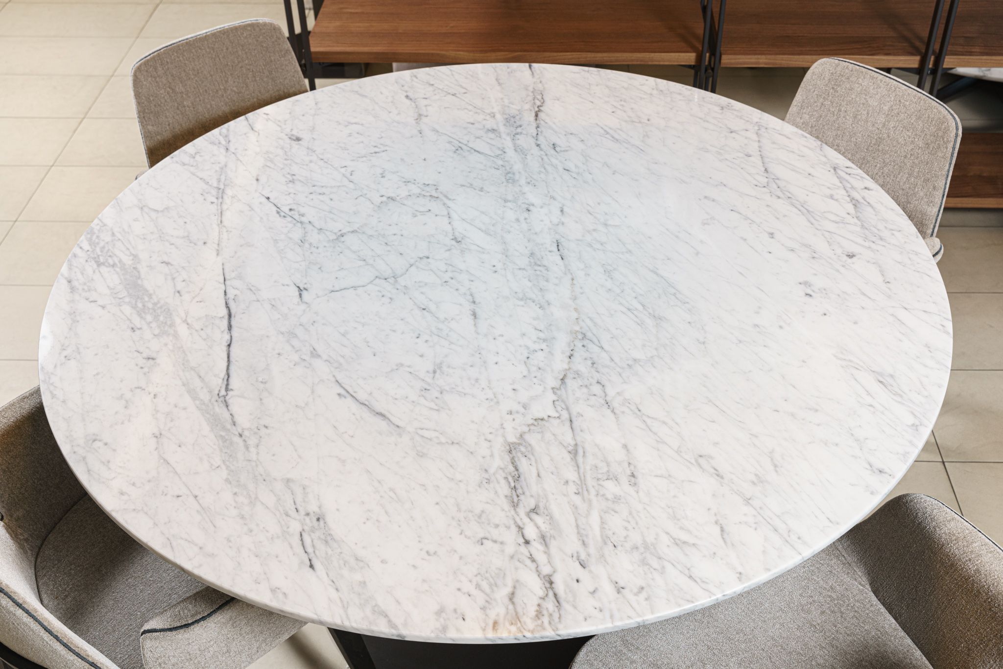 Стол Flute Carrara gloss 140 — Poliform, мрамор, фото 4