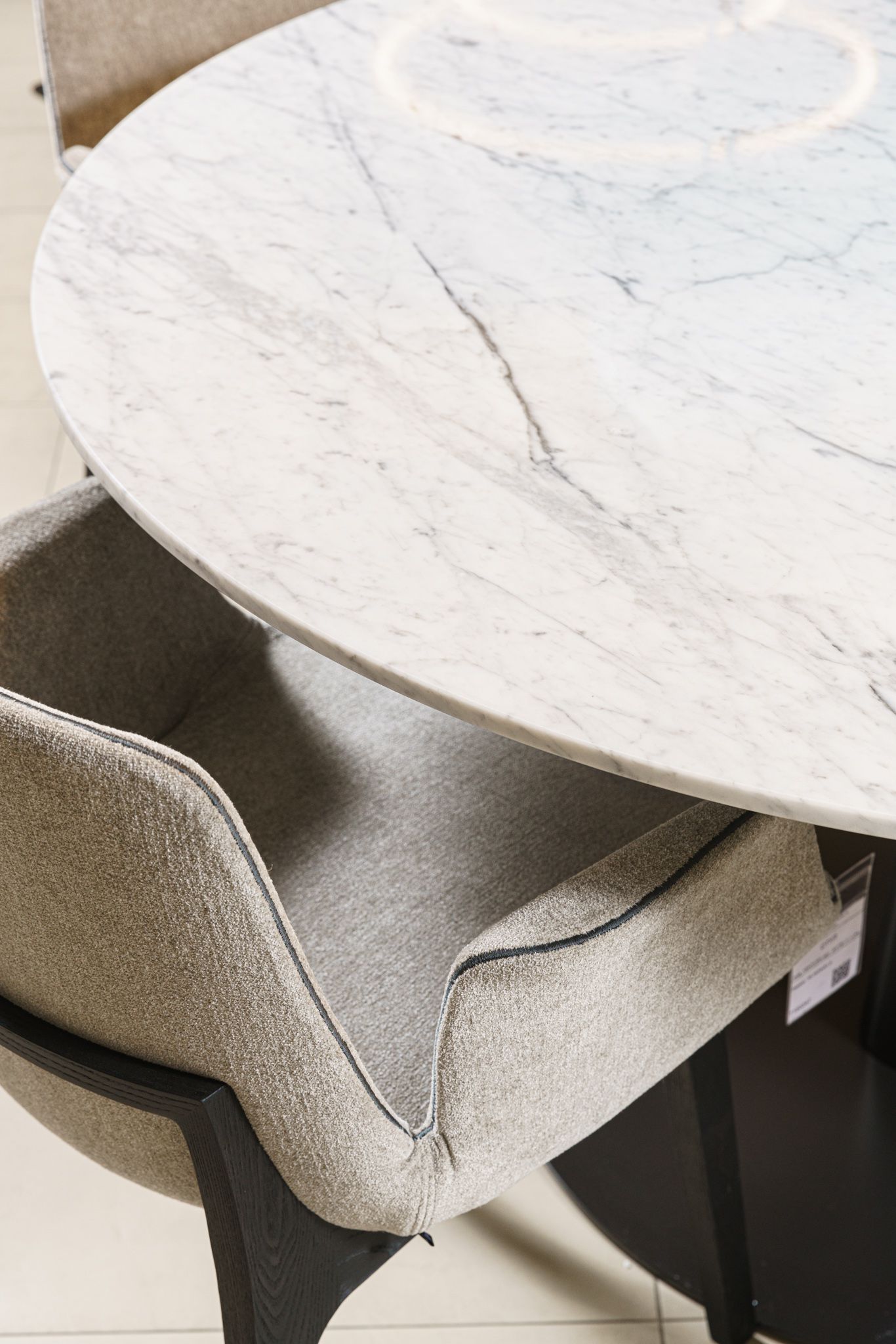 Стол Flute Carrara gloss 140 — Poliform, мрамор, фото 5