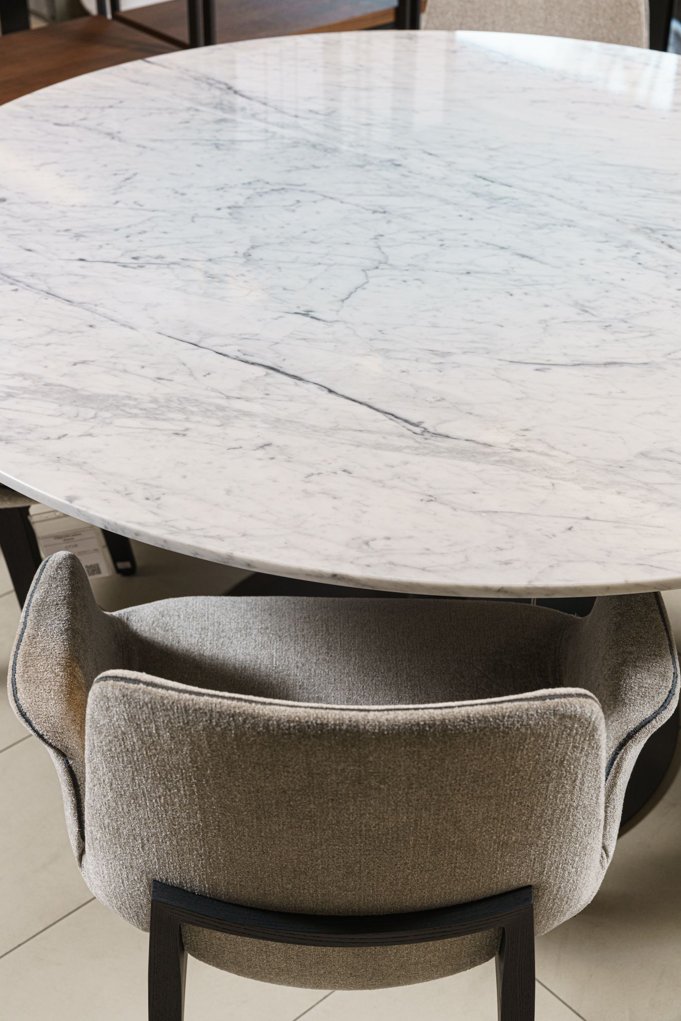 Стол Flute Carrara gloss 140 — Poliform, мрамор, фото 6