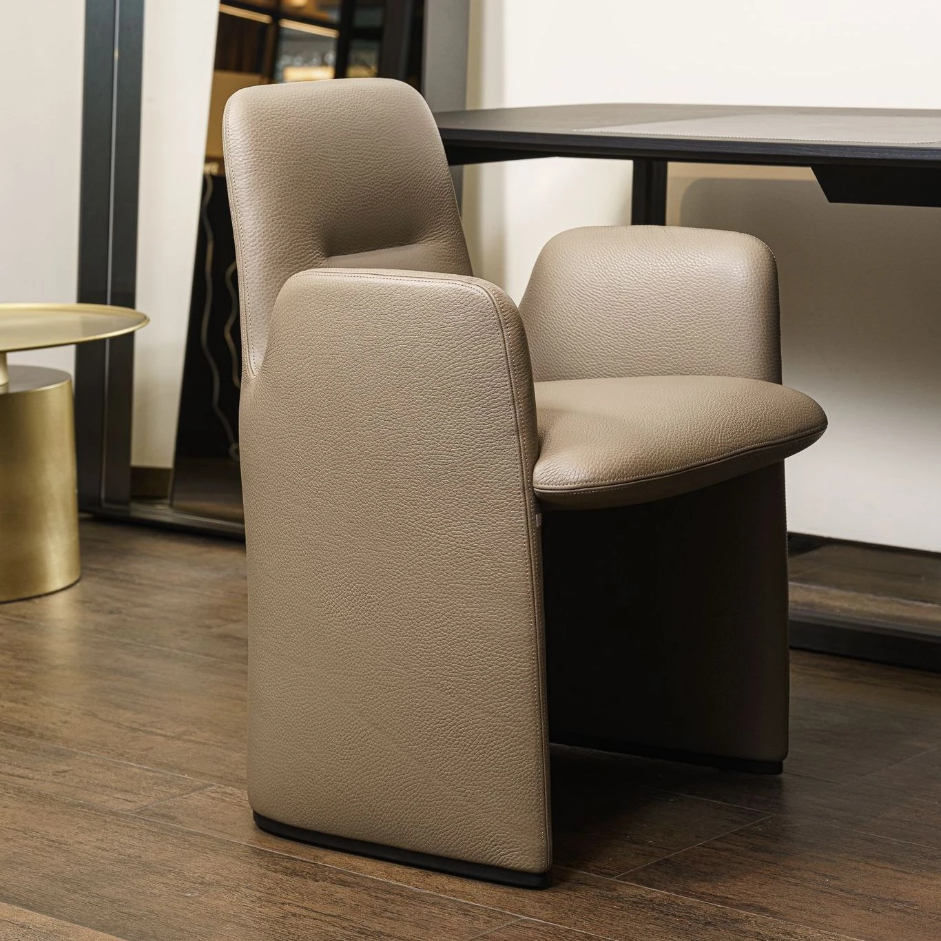 Кресло Guest Leather 02 Sabbia — Poliform, ткань