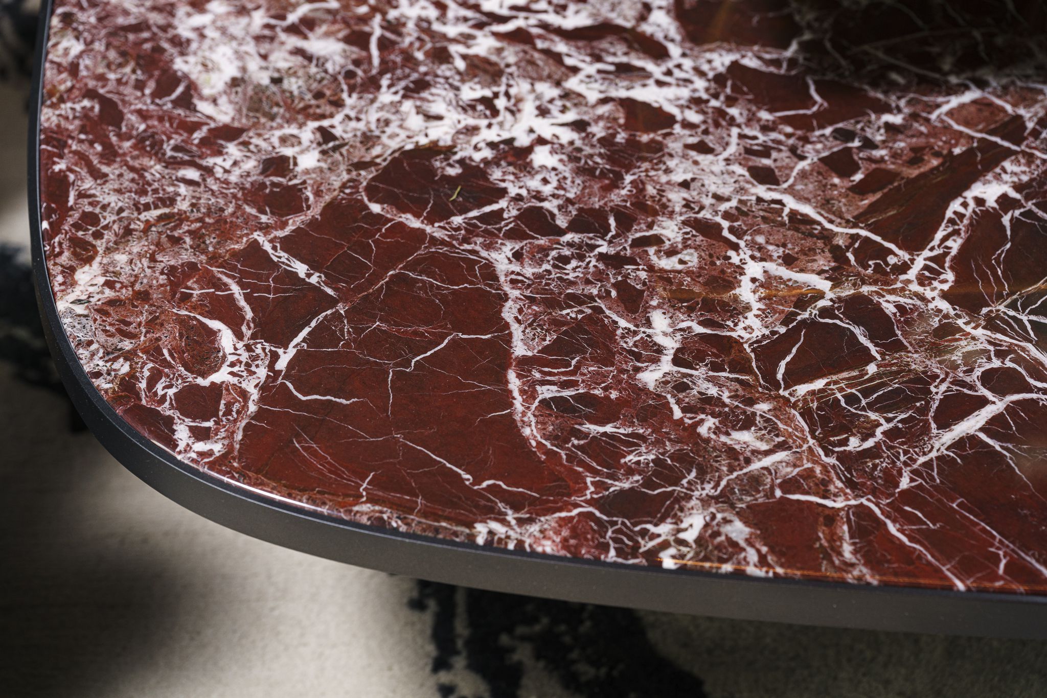 Журнальный столик Koishi Rosso Lepanto — Poliform, мрамор
