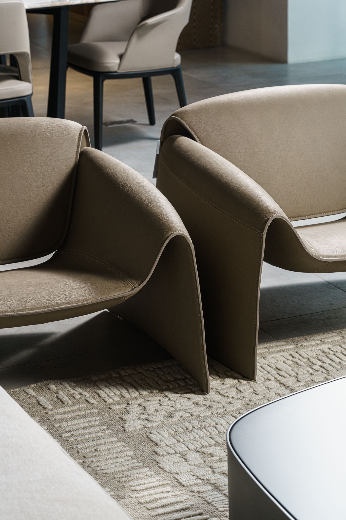 Кресло Le Club Silk Beige — Poliform, кожа, фото 4