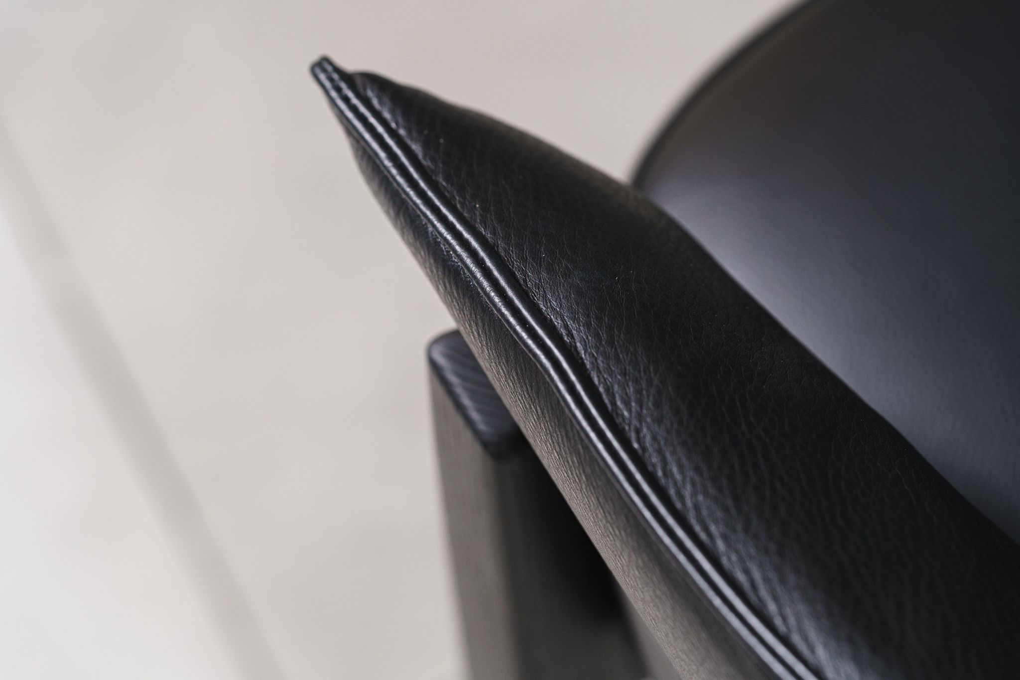 Стул Leopold Soft Carbone — Poliform, кожа