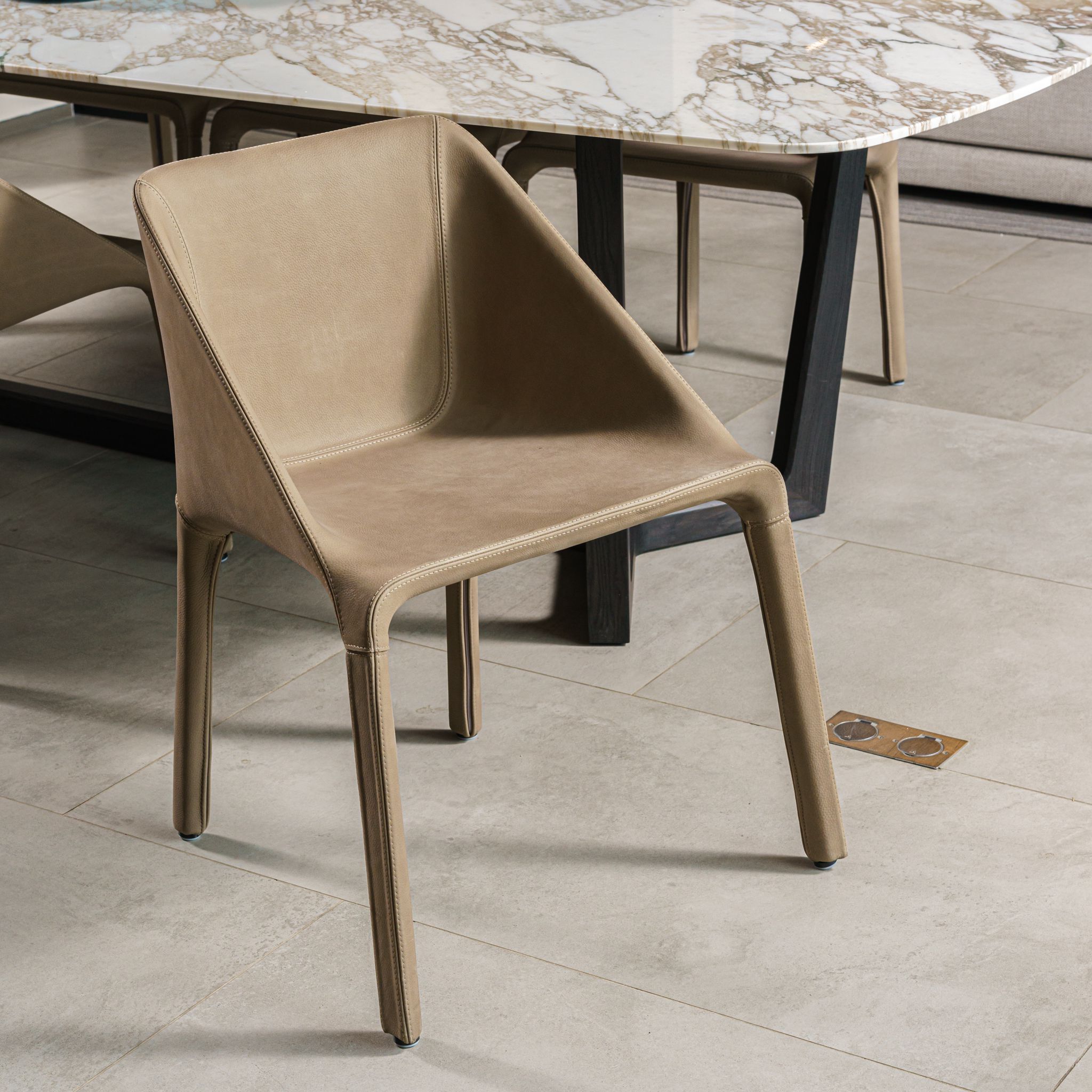 Стул Manta Beige — Poliform, кожа, фото 2