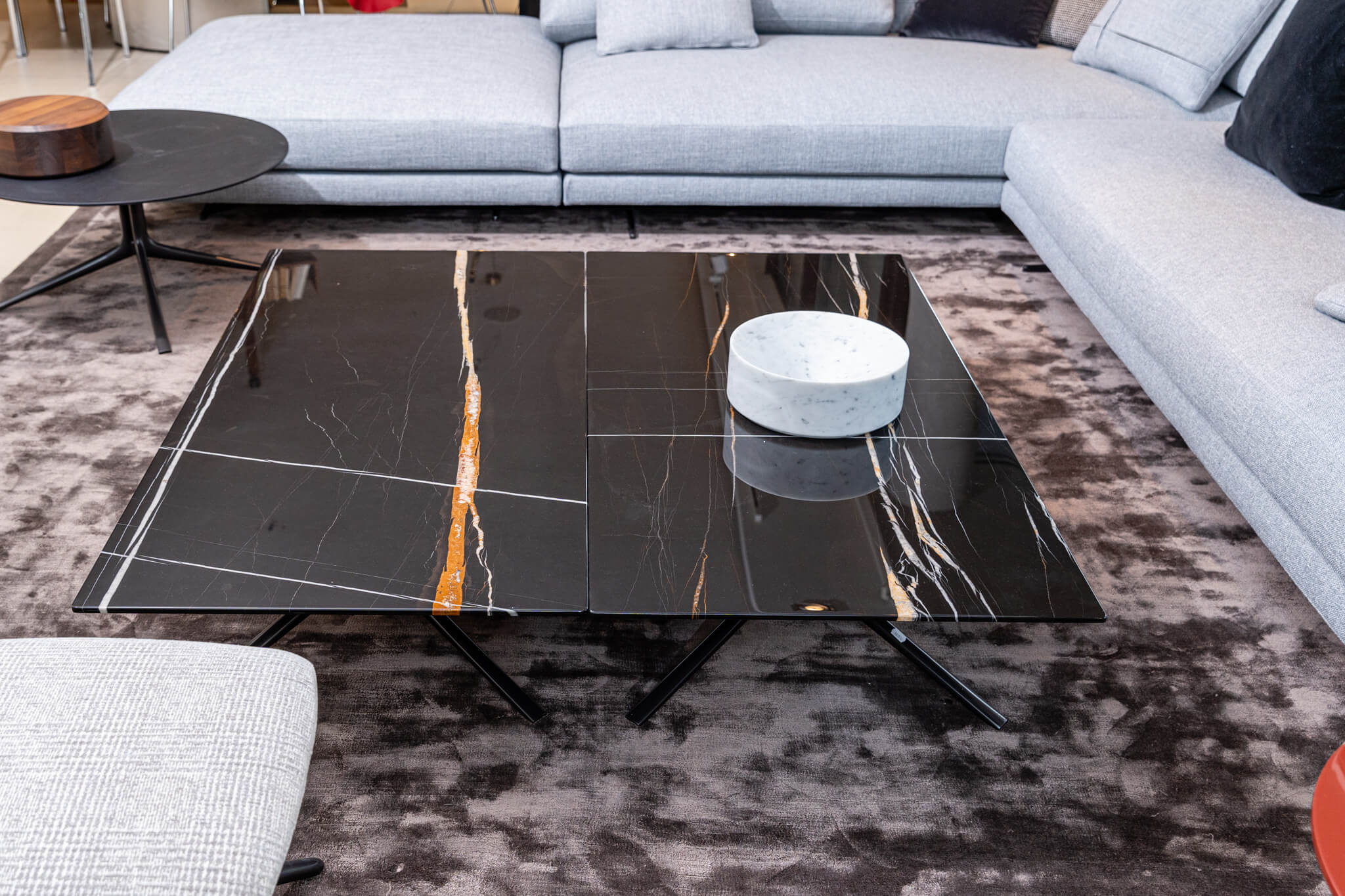Журнальный столик Mondrian 140*70*29 Sahara Noir levigato — Poliform, мрамор, фото 2