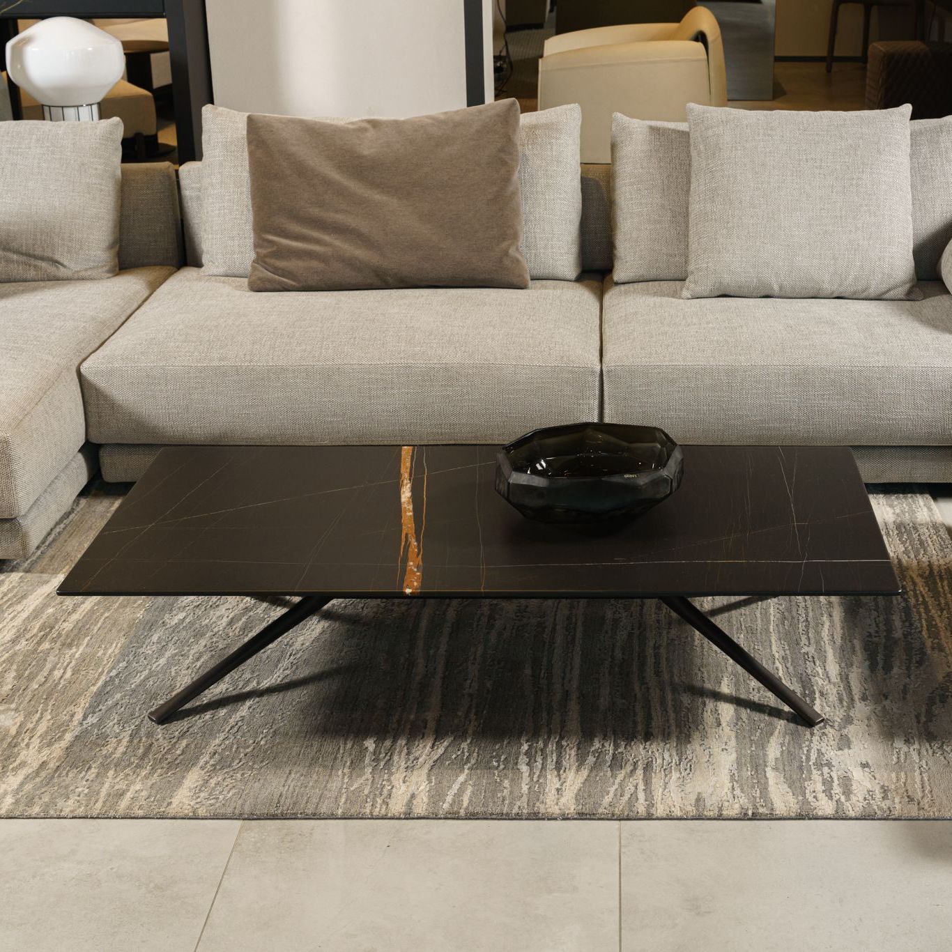 Журнальный столик Mondrian 140*70*29 Sahara Noir matt — Poliform, мрамор, фото 2