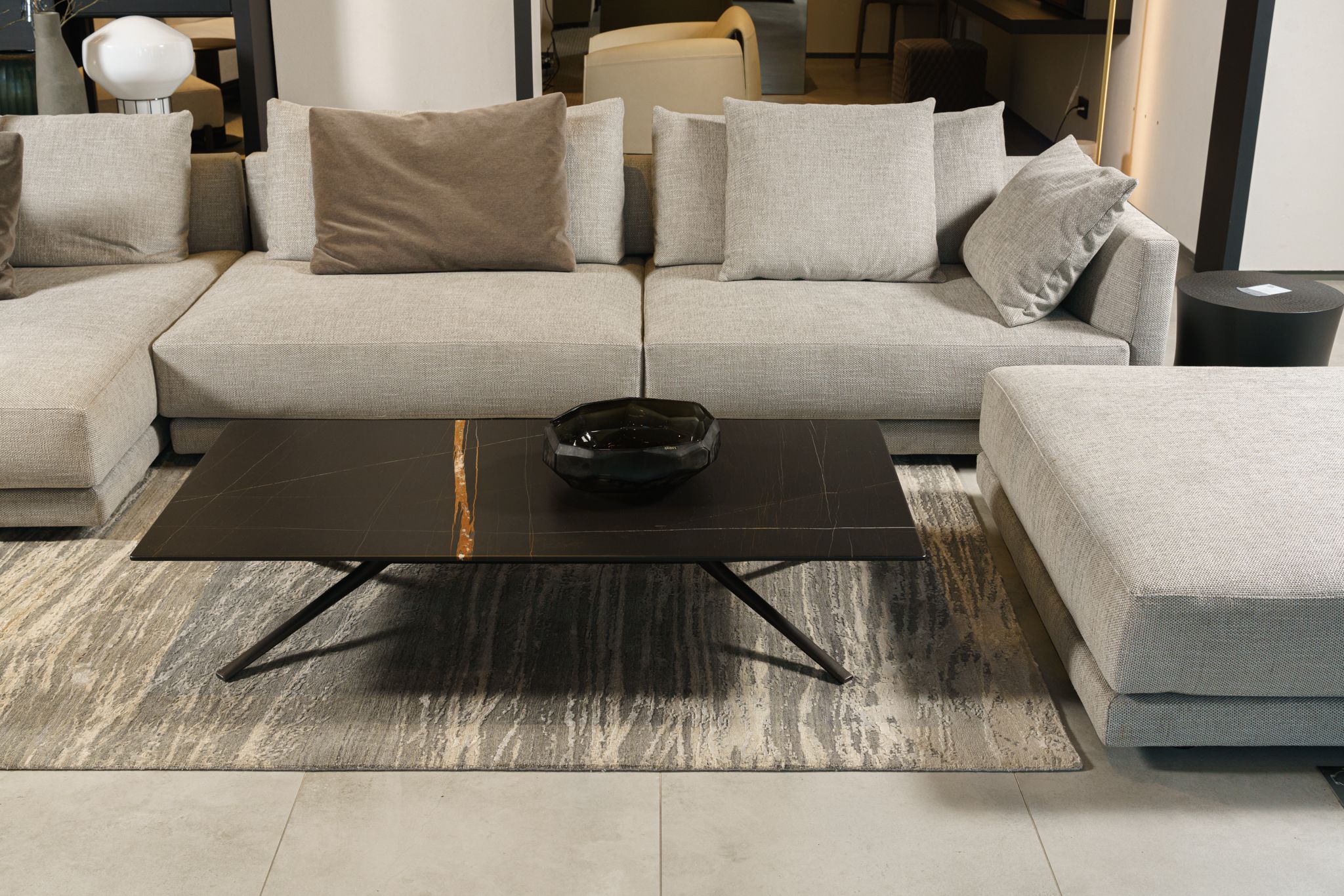 Журнальный столик Mondrian 140*70*29 Sahara Noir matt — Poliform, мрамор, фото 4