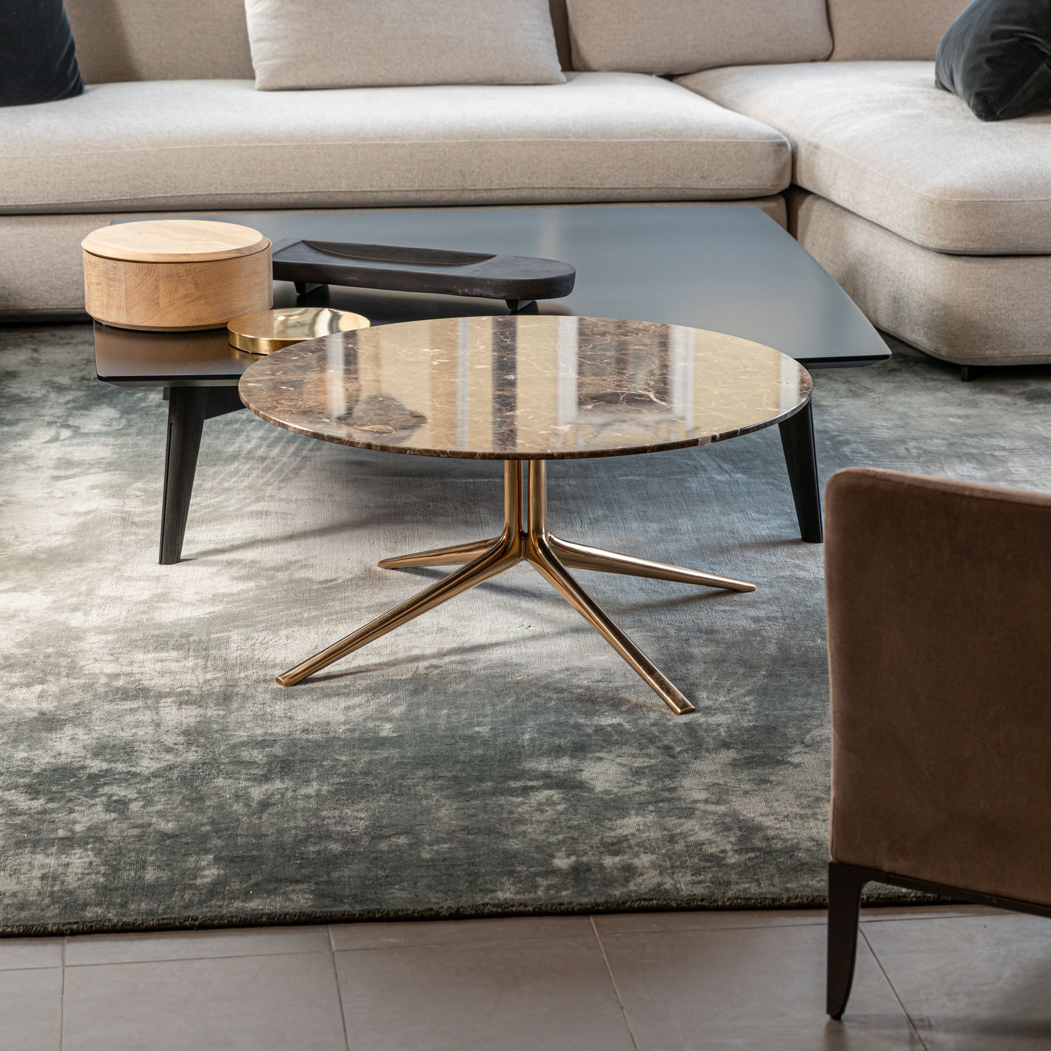 Журнальный столик Mondrian 80*80*38 emperador dark — Poliform, мрамор, фото 3
