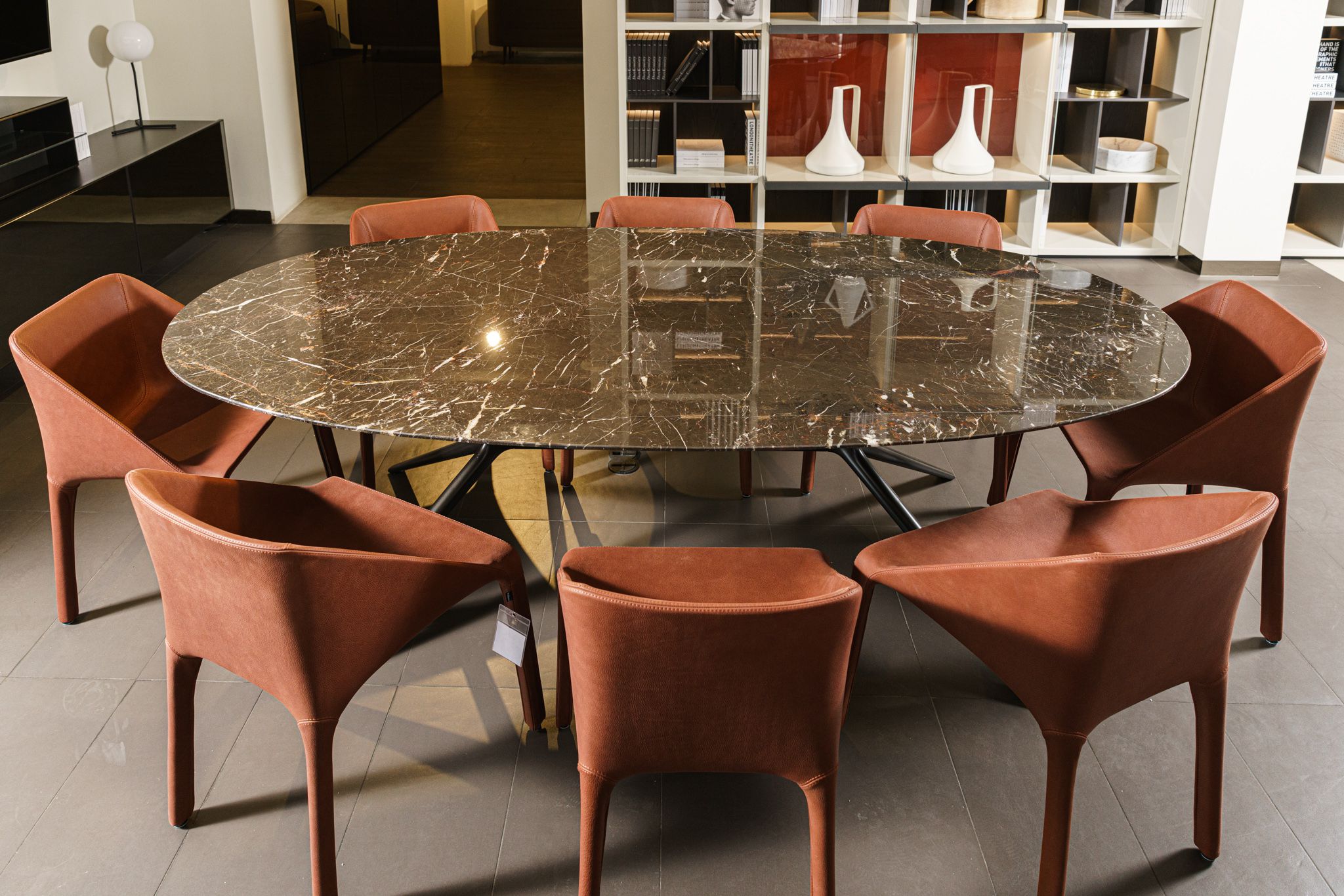 Стол Mondrian Noir saint laurent lucido — Poliform, мрамор, фото 3