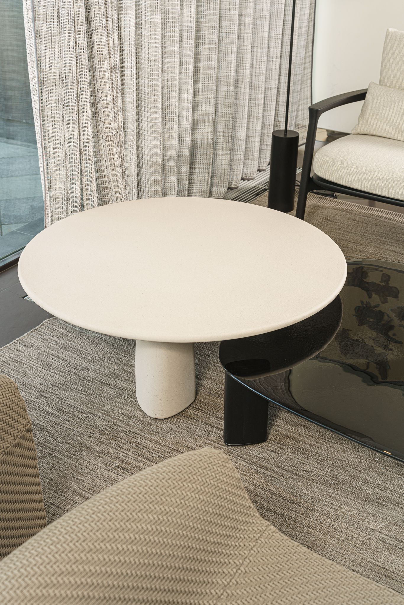 Уличный журнальный столик Strata 100 Crema — Poliform, металл, фото 2