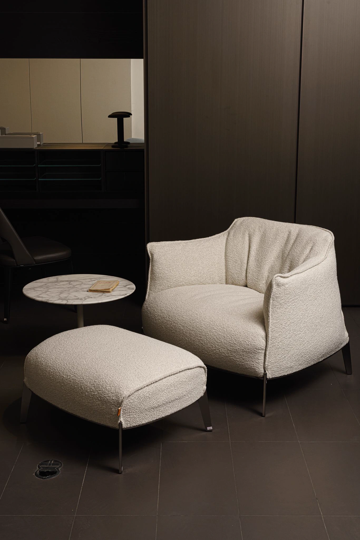 Пуф Archibald Gran Comfort Loop Greggio — Poltrona Frau, ткань, фото 3