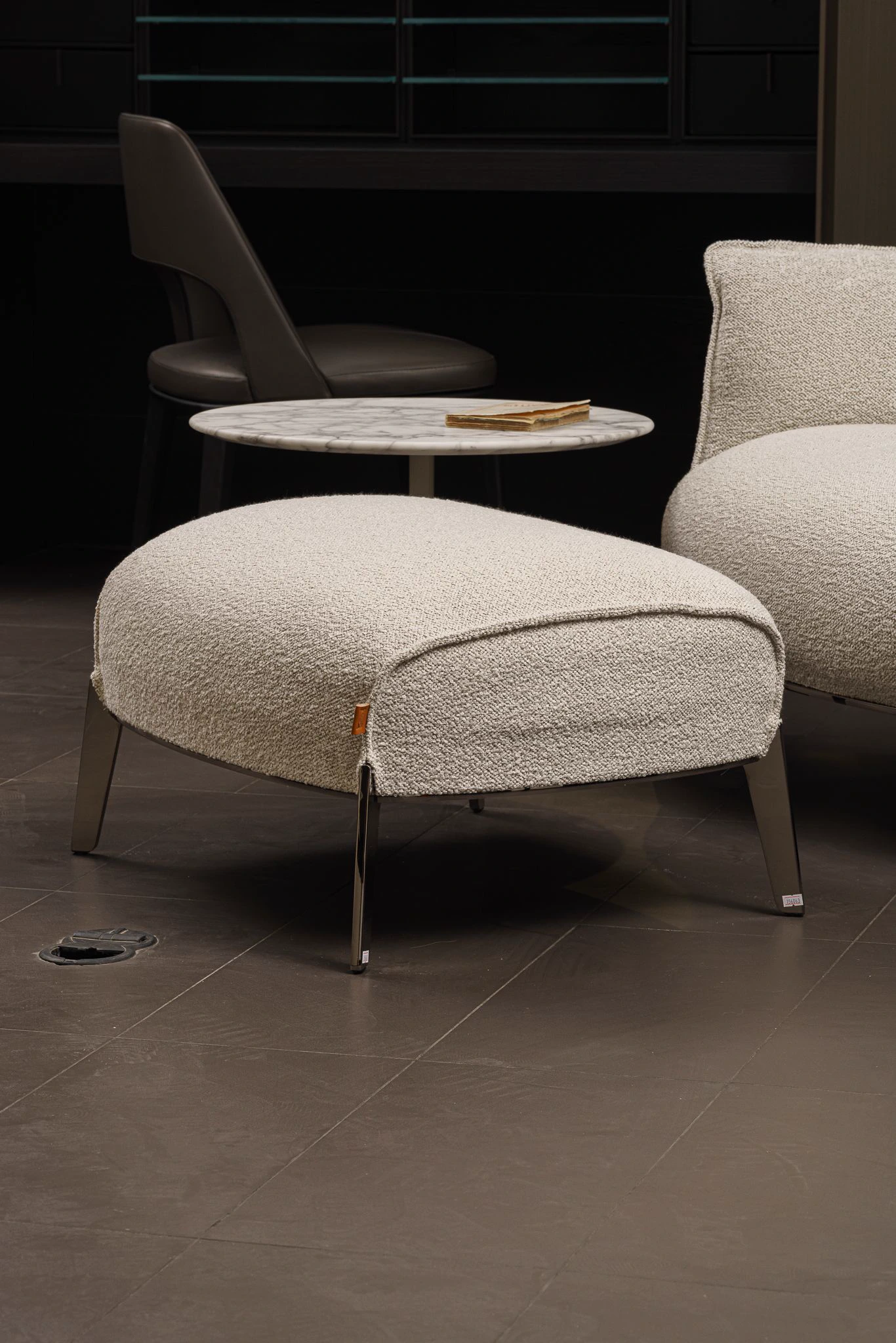 Пуф Archibald Gran Comfort Loop Greggio — Poltrona Frau, ткань, фото 5