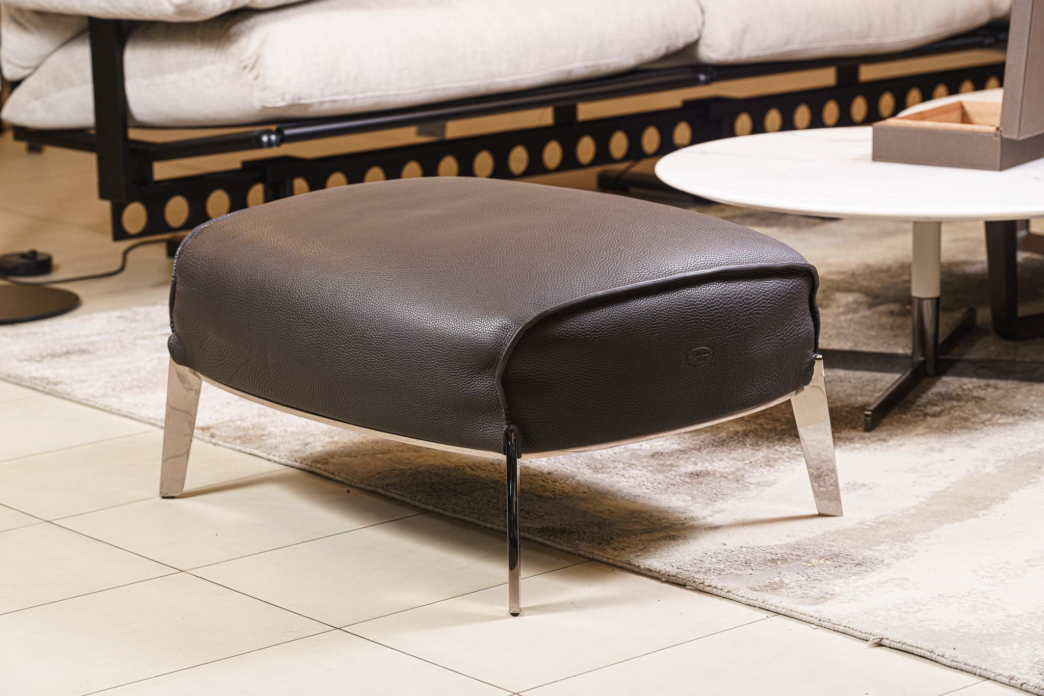 Пуф Archibald Gran Comfort Safari Buffalo — Poltrona Frau, ткань, фото 2