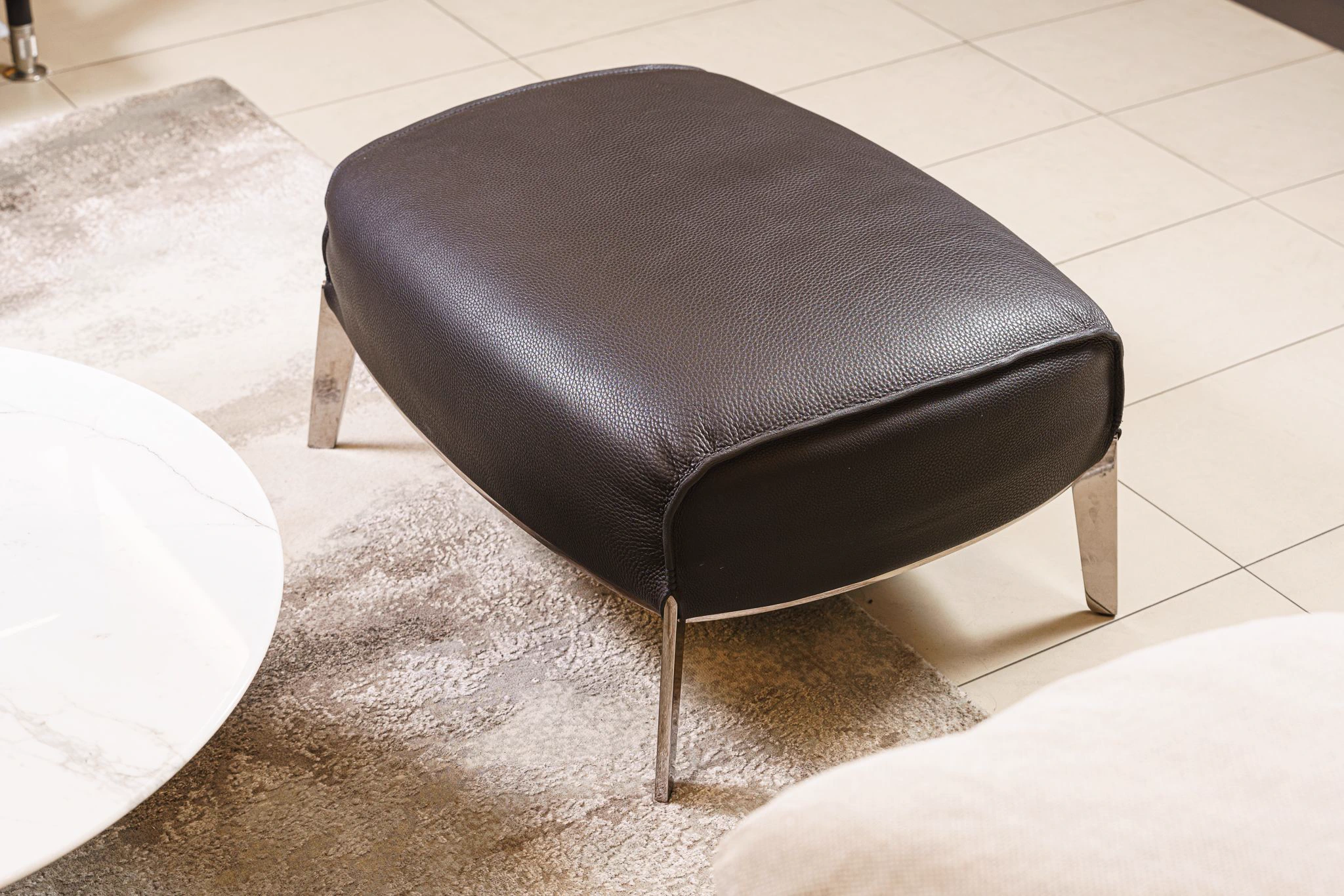 Пуф Archibald Gran Comfort Safari Buffalo — Poltrona Frau, ткань, фото 3
