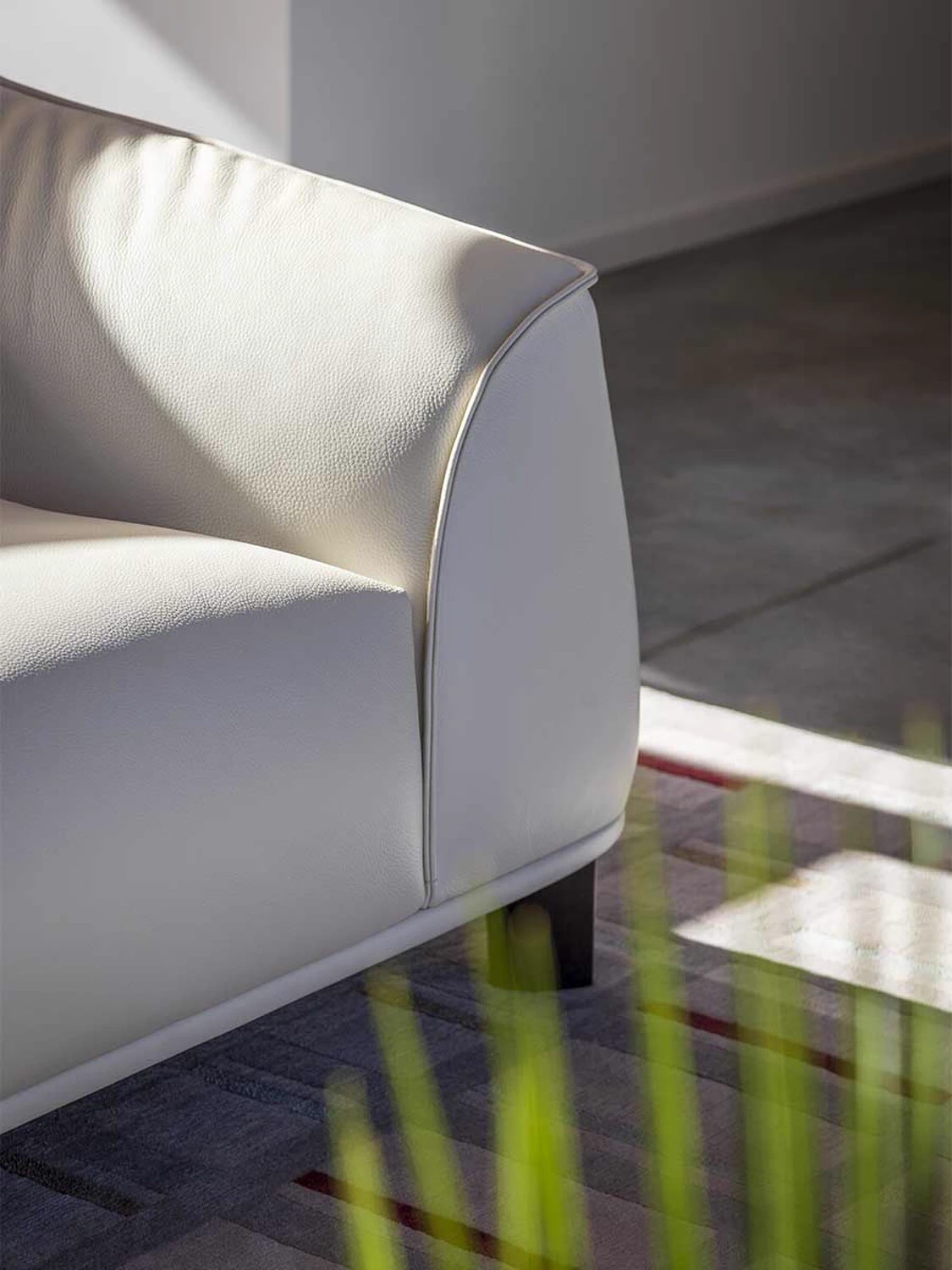 Диван Archibald Sofa System — Poltrona Frau, кожа, фото 5