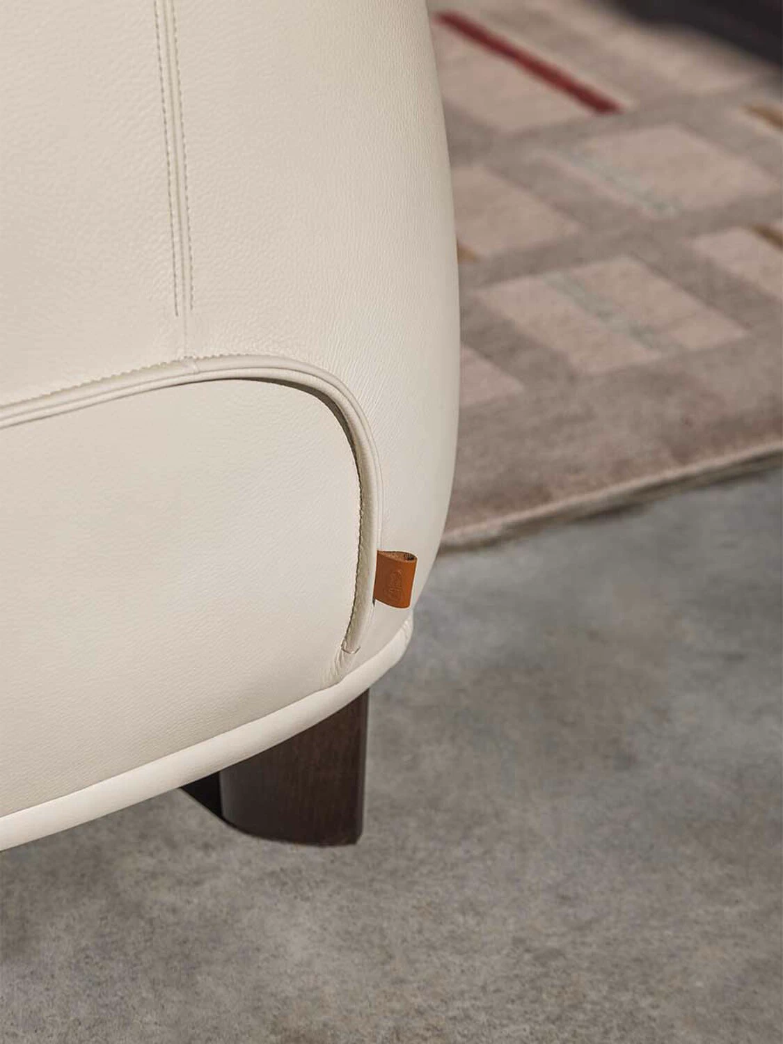 Диван Archibald Sofa System — Poltrona Frau, кожа, фото 6