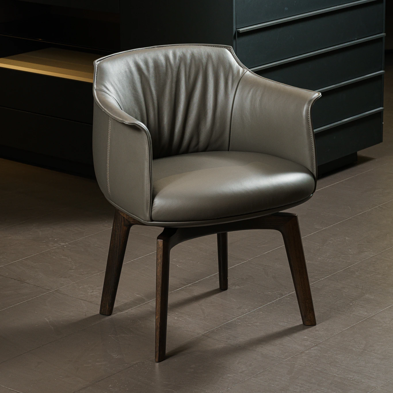 Стул Archibald Swivel SC Seppia / Ashwood Moka — Poltrona Frau, кожа